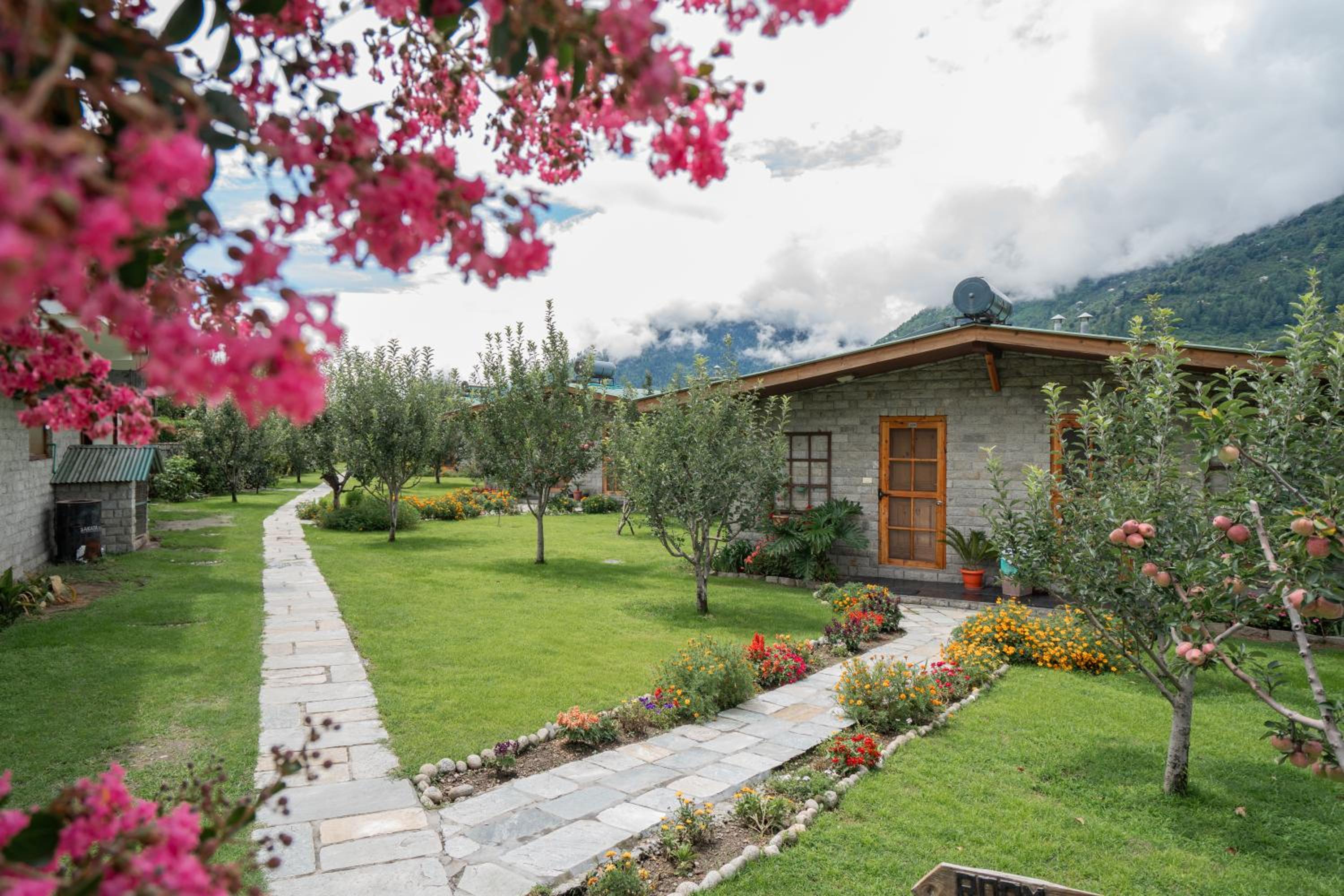 Larisa Resort Manali