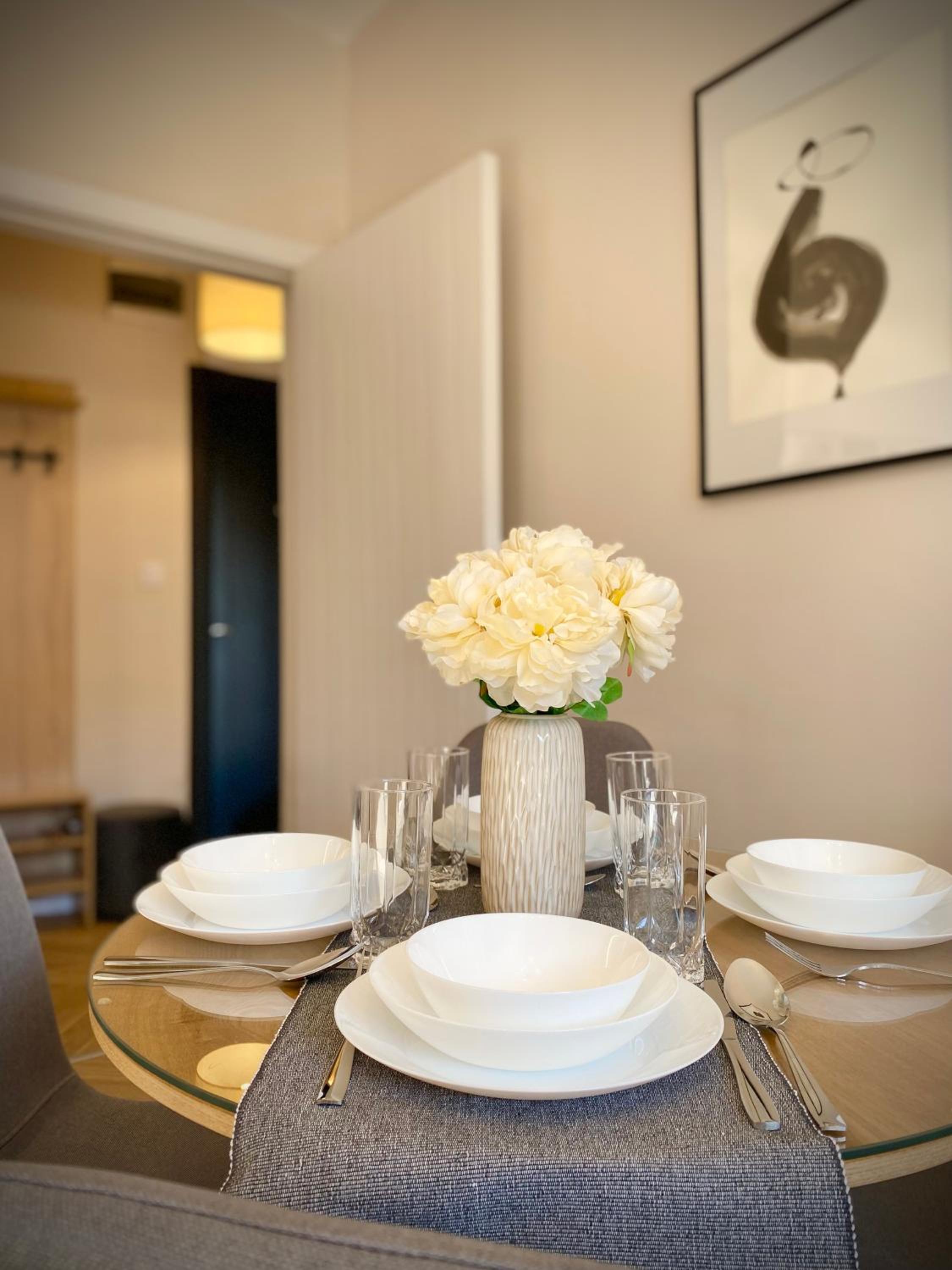 Business & Family Apartment for 6 Guests with Free Parking view 5