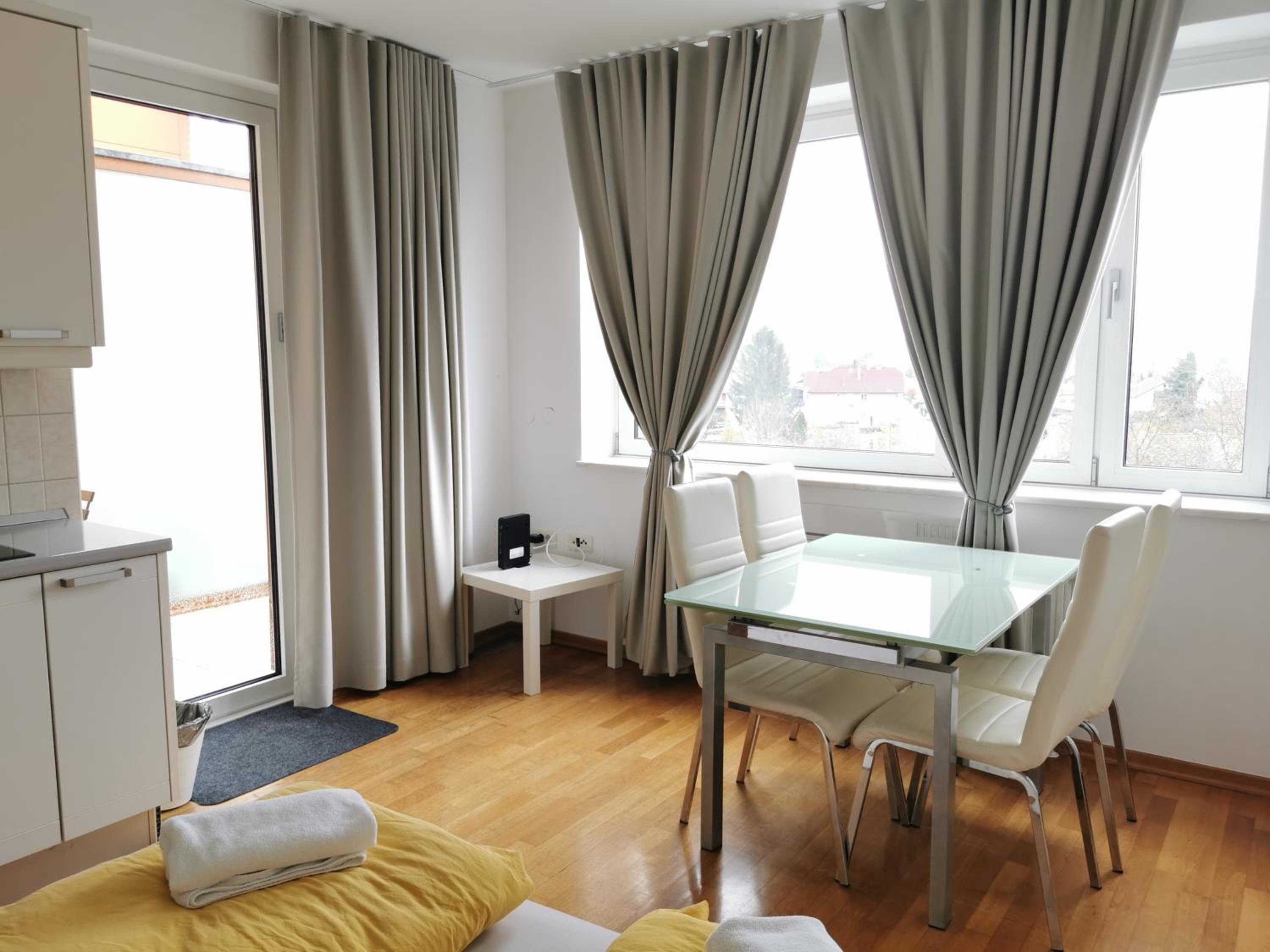 Trnovo apartment with free parking view 4