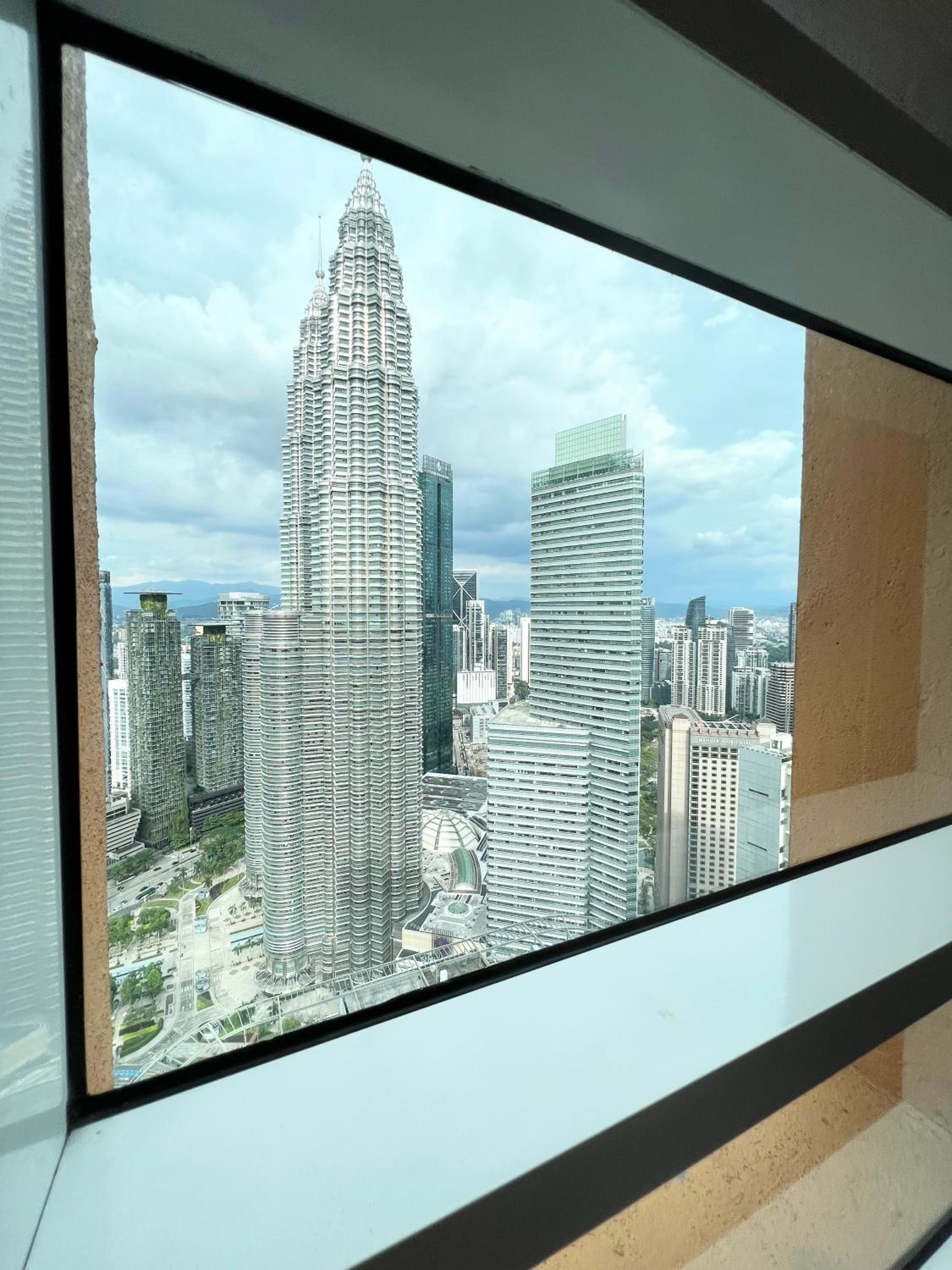 Sky Suites KLCC by GENESIS