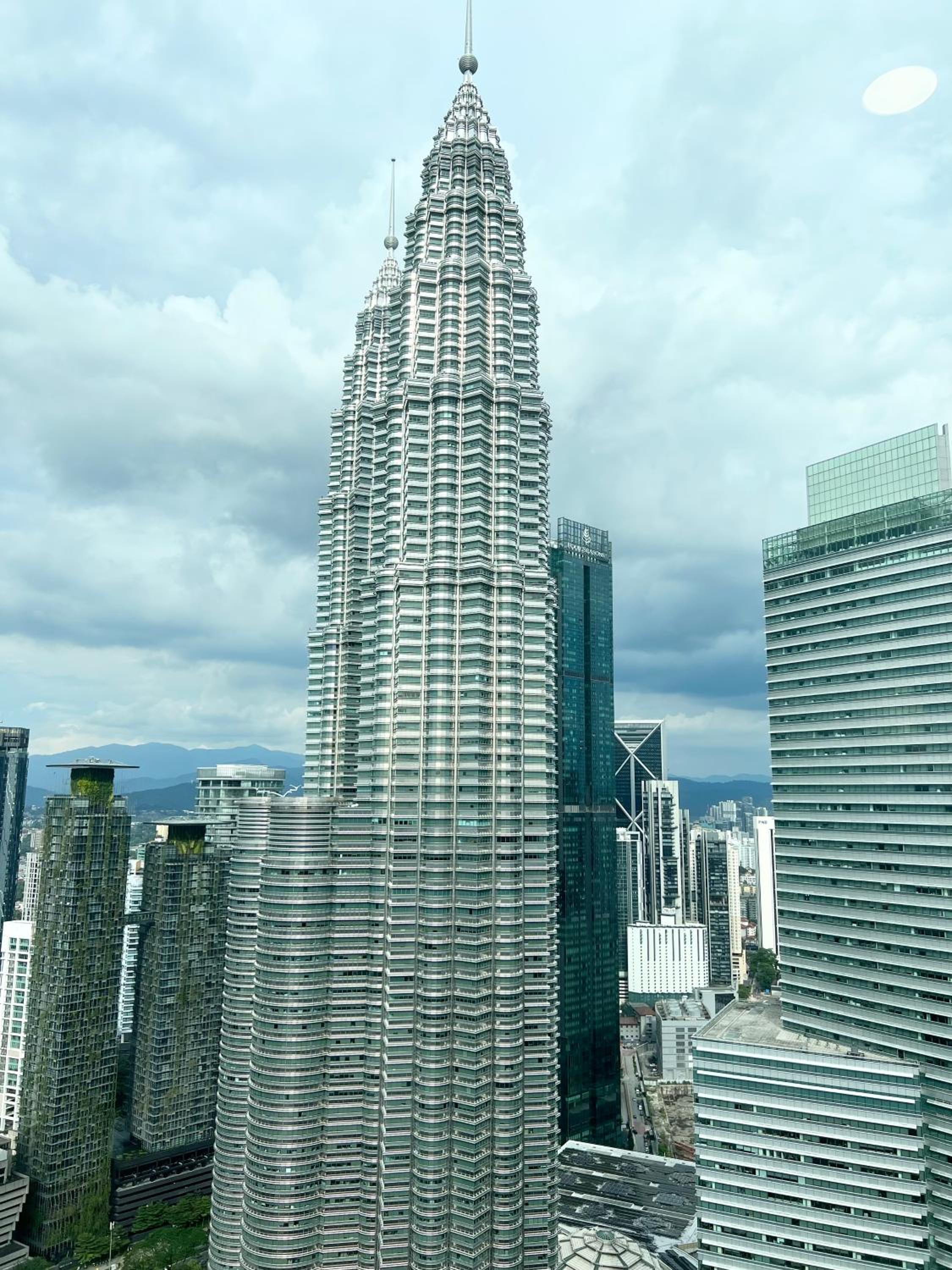 Sky Suites KLCC by GENESIS