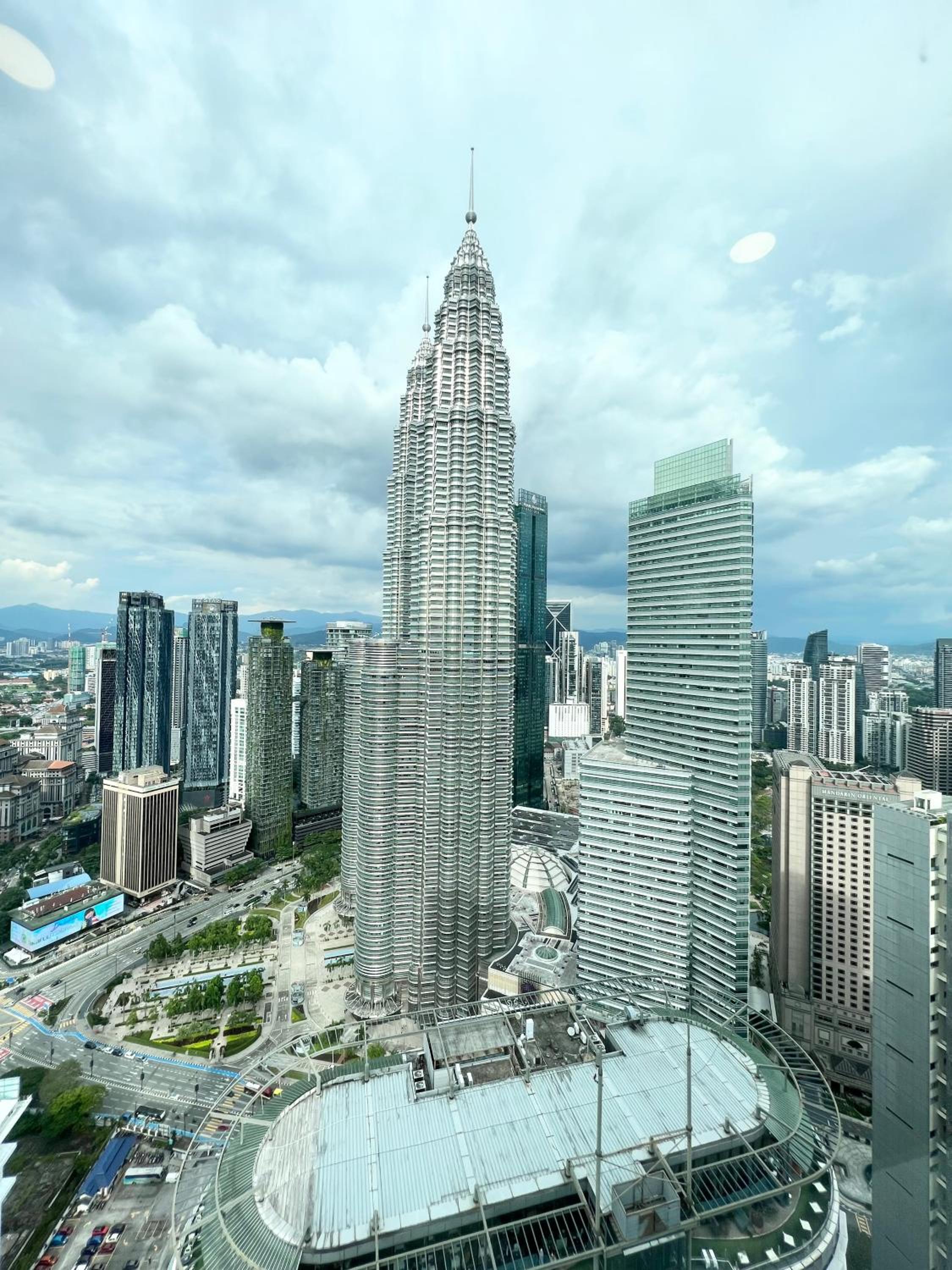 Sky Suites KLCC by GENESIS