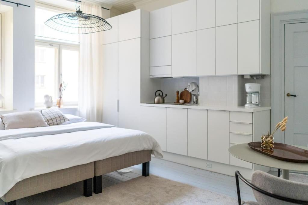 Small studio with spacious bathroom in Ullanlinna