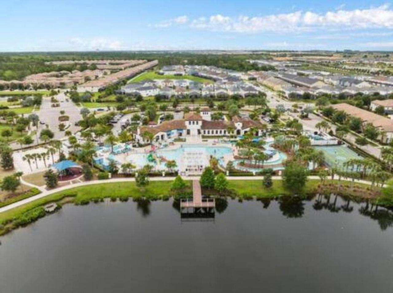 Spacious Family Villa Pool Parking Near Disney World