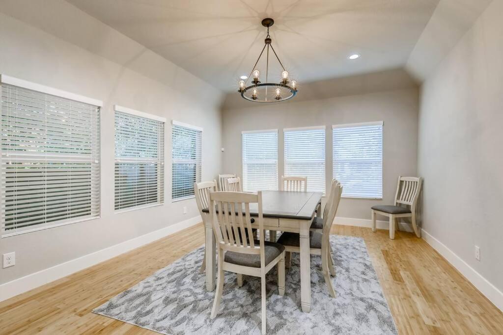 NEW 4 BDRM Home off St Mary’s Mins To Pearl/River! view 3