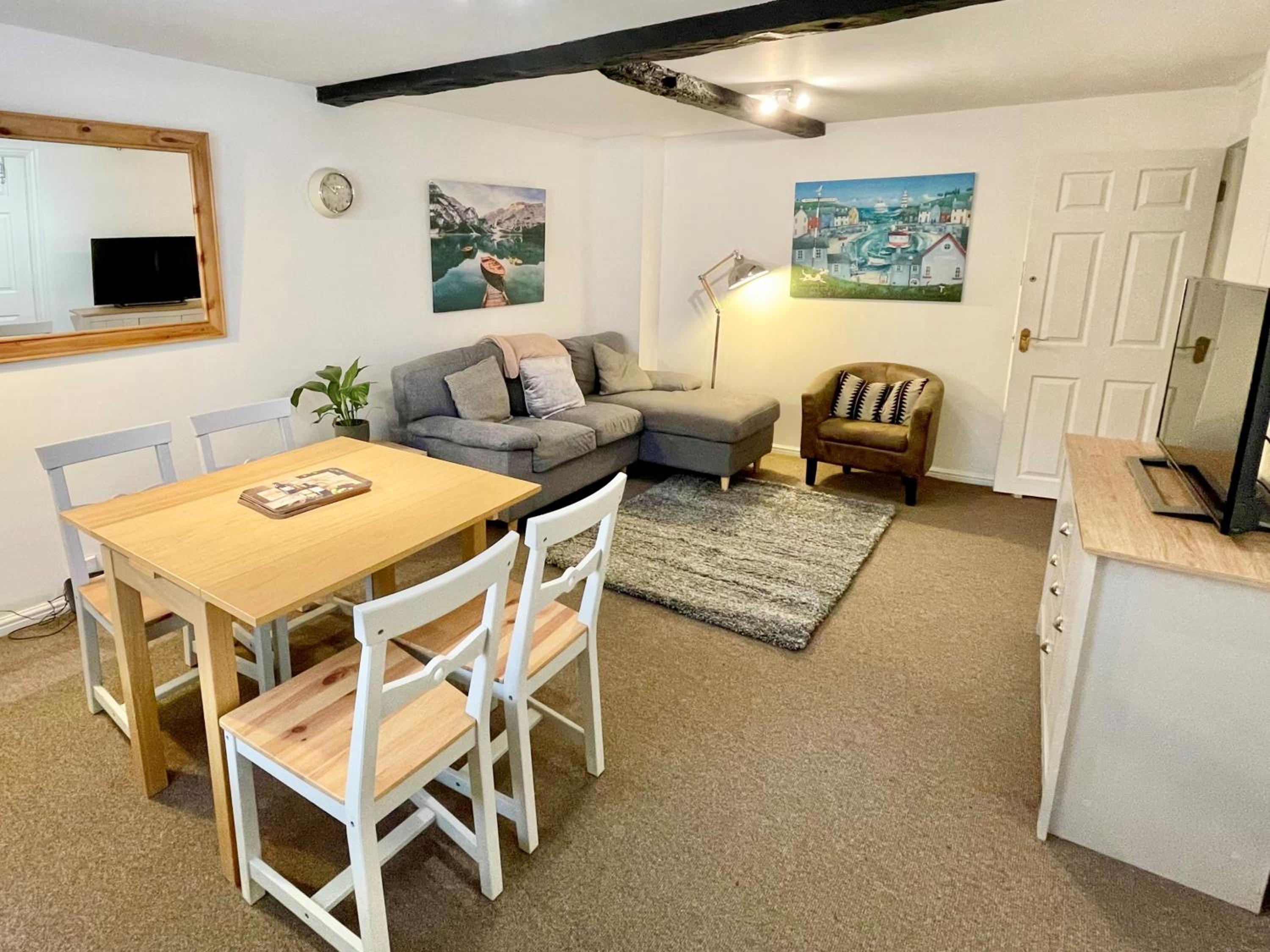 Millers Cottage with Free Allocated Parking view 4