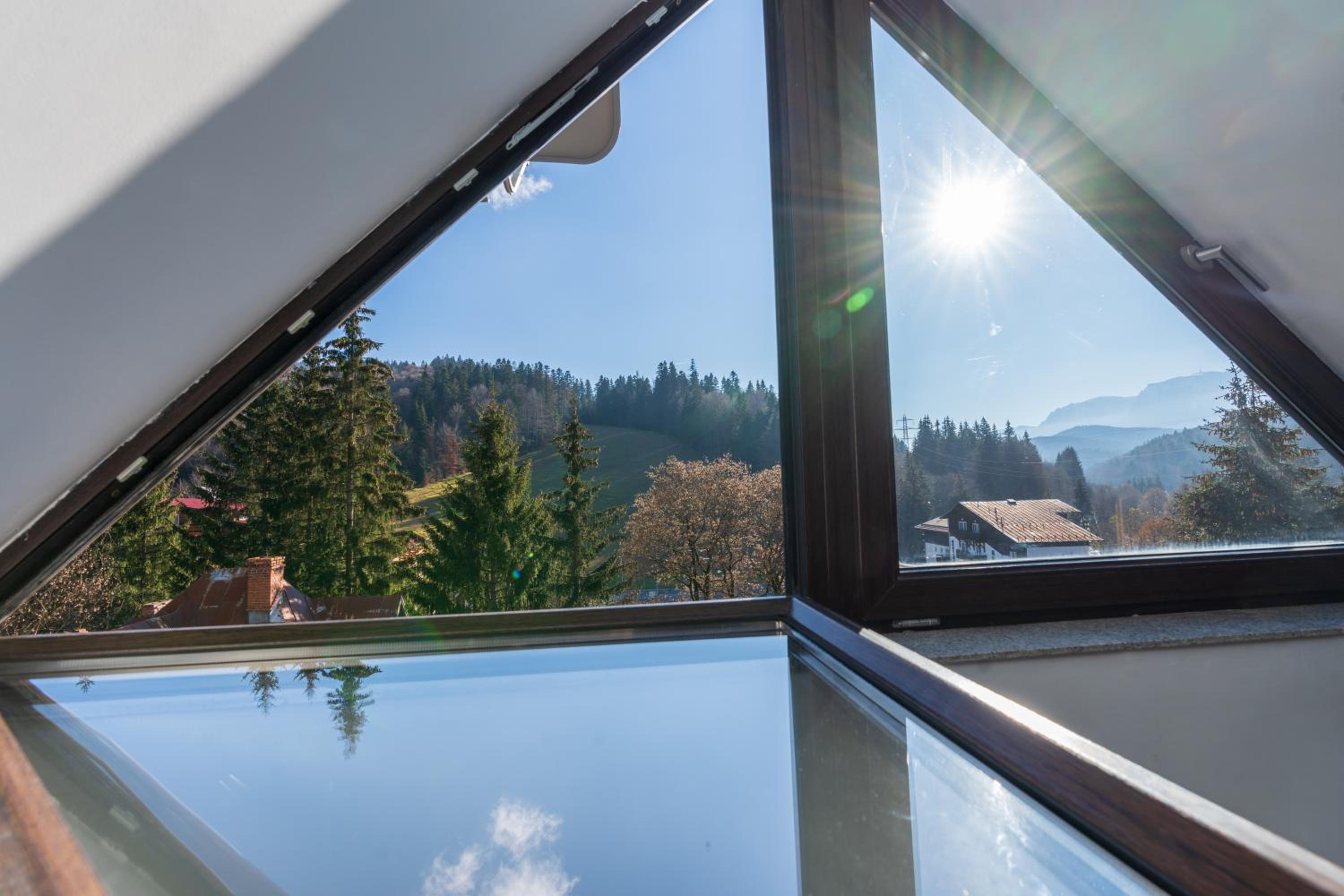Clăbucet Luxury Apartament view 2