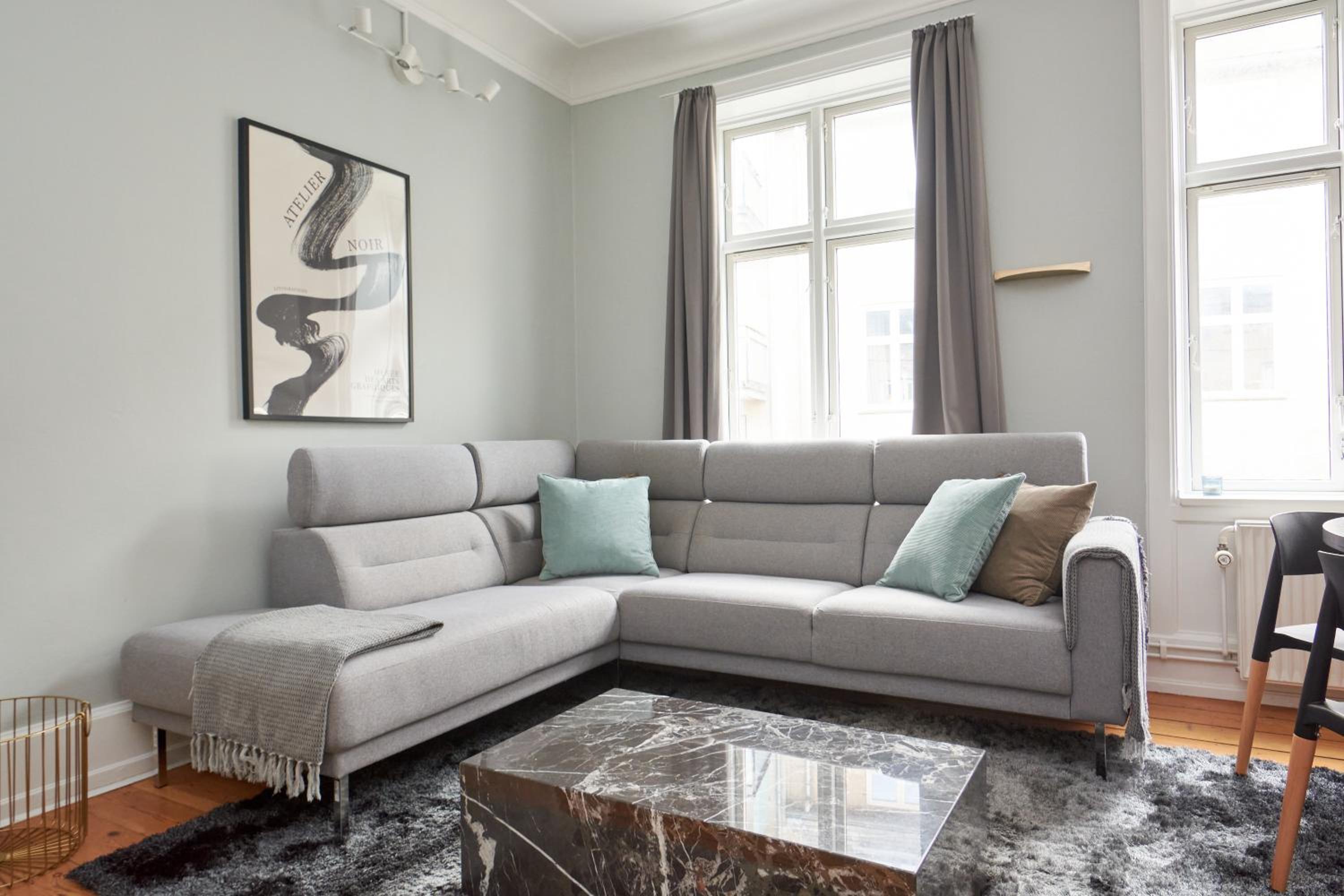 Spacious Scandinavian 3BR Flat in Vibrant Area