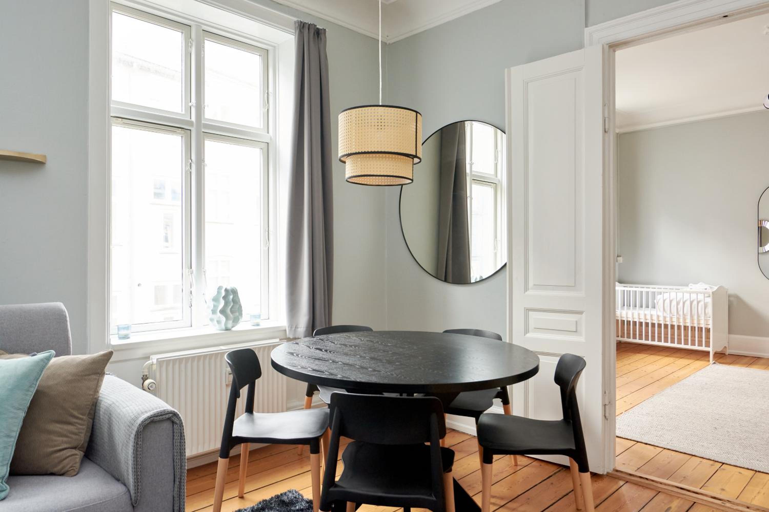 Spacious Scandinavian 3BR Flat in Vibrant Area