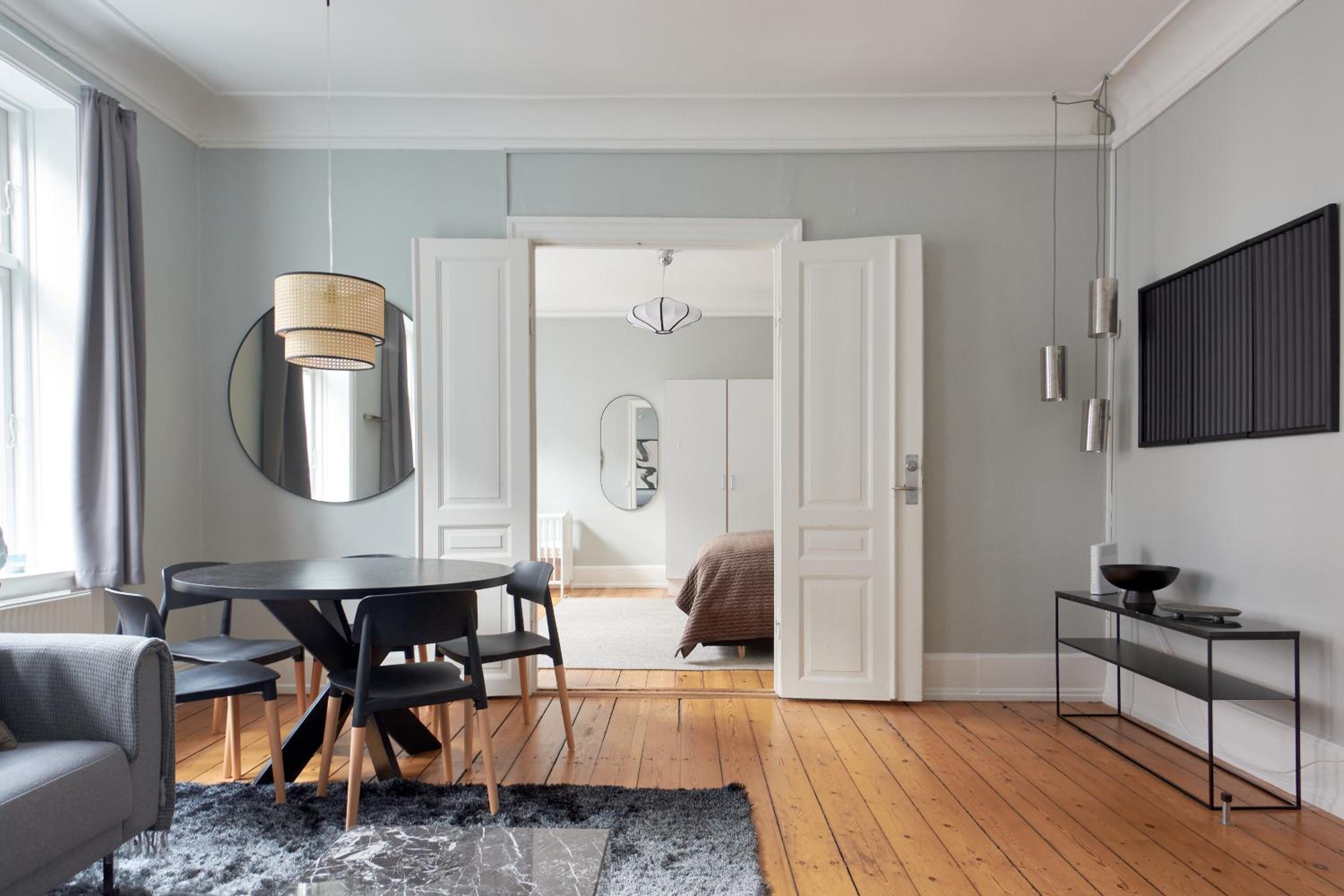 Spacious Scandinavian 3BR Flat in Vibrant Area