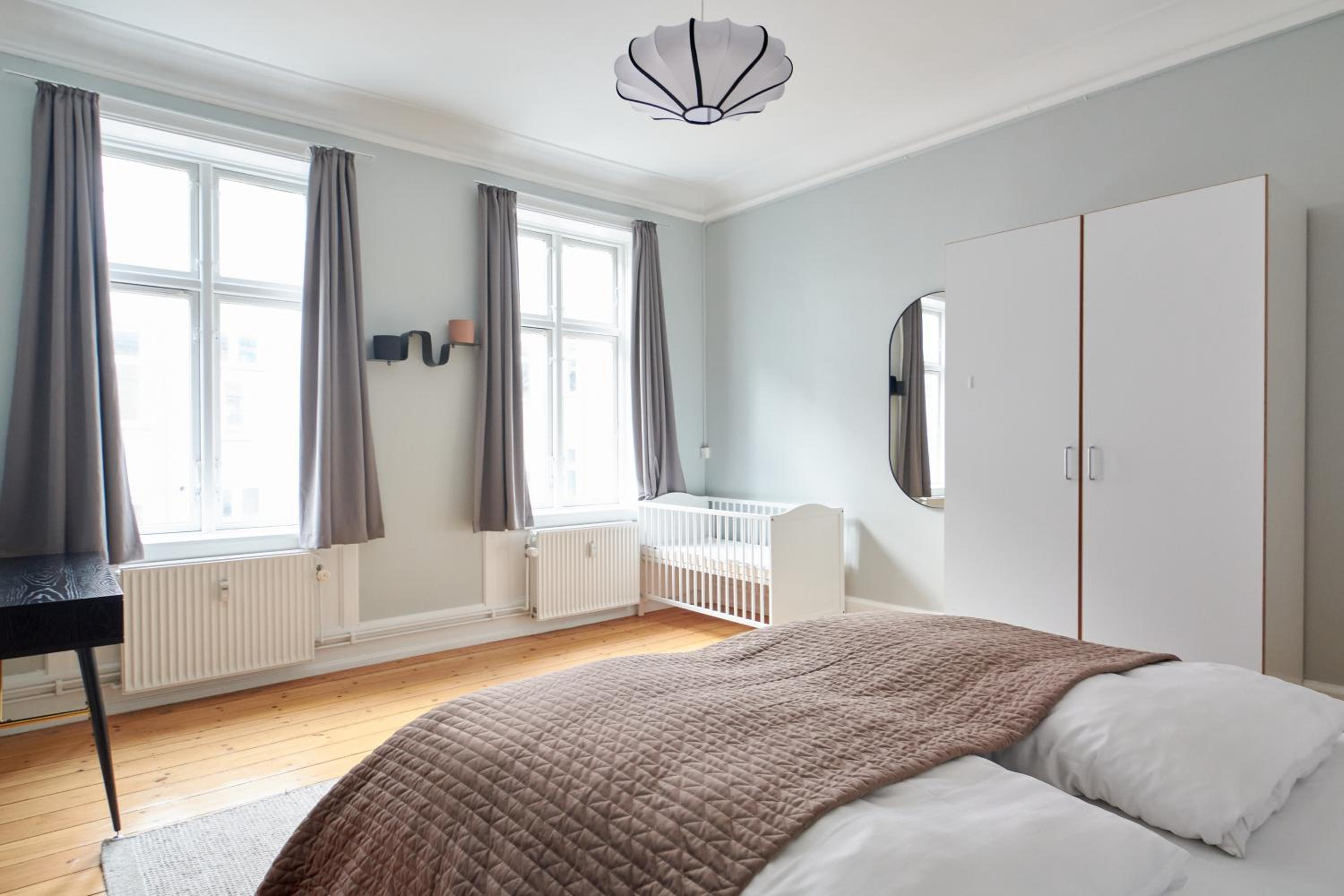 Spacious Scandinavian 3BR Flat in Vibrant Area