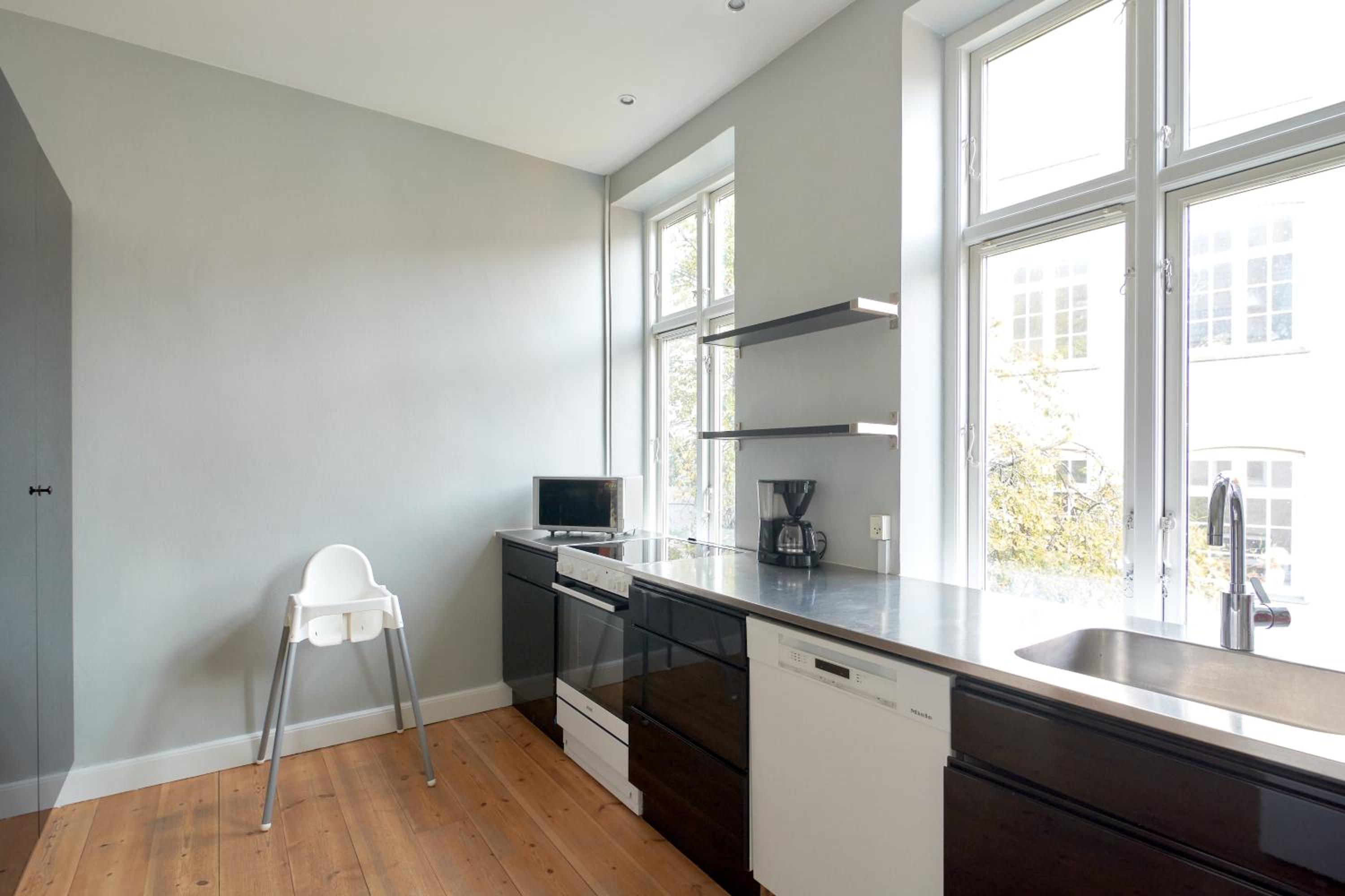 Spacious Scandinavian 3BR Flat in Vibrant Area
