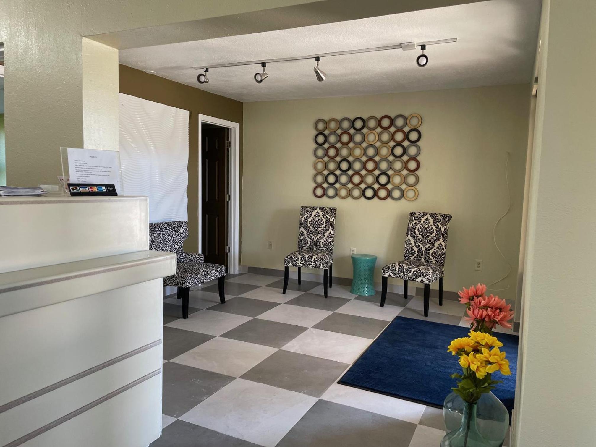 Lake City Vacations - Guest Inn Lake City - Property Image 5