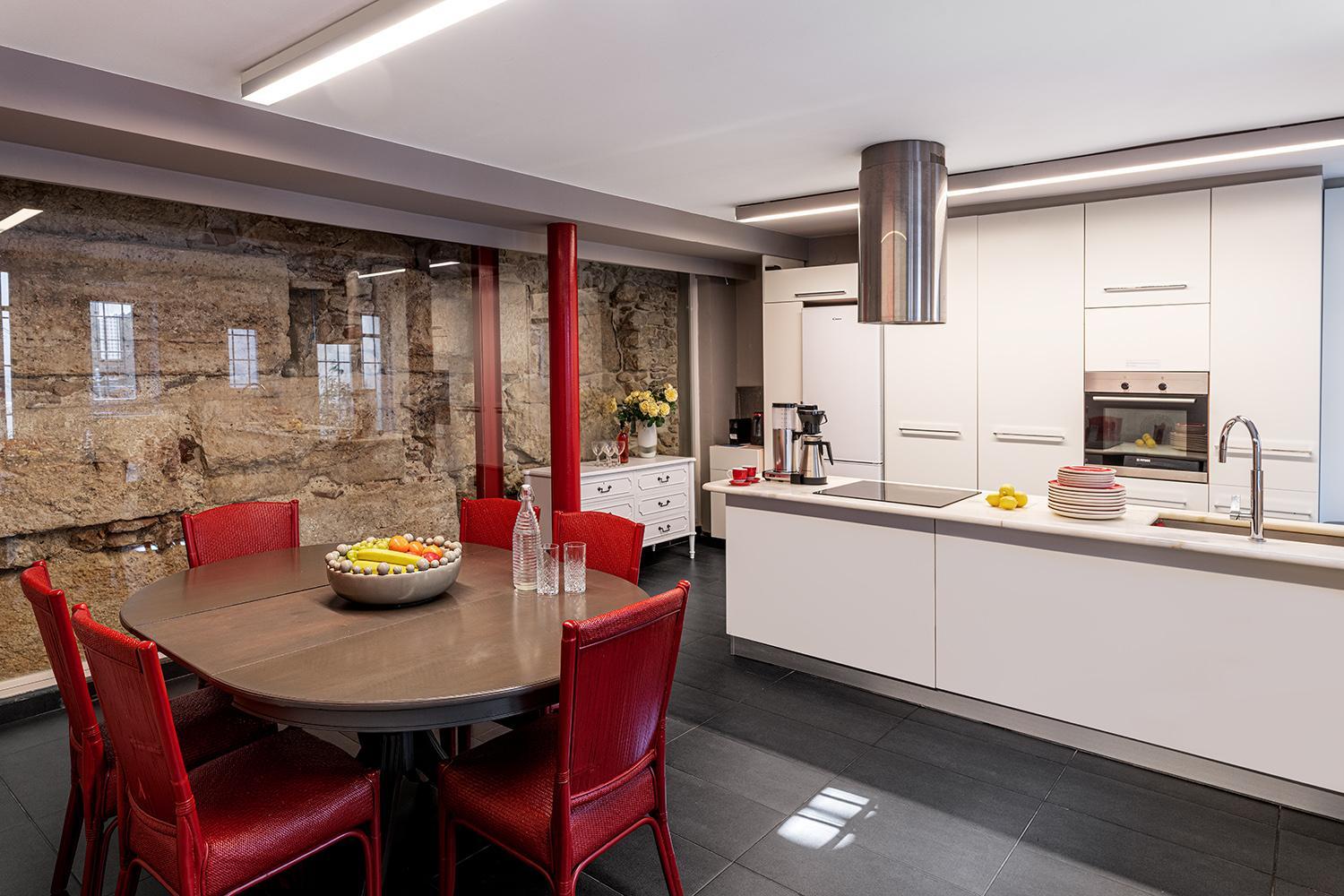 The Hadrian Wall - A Historic Acropolis Villa