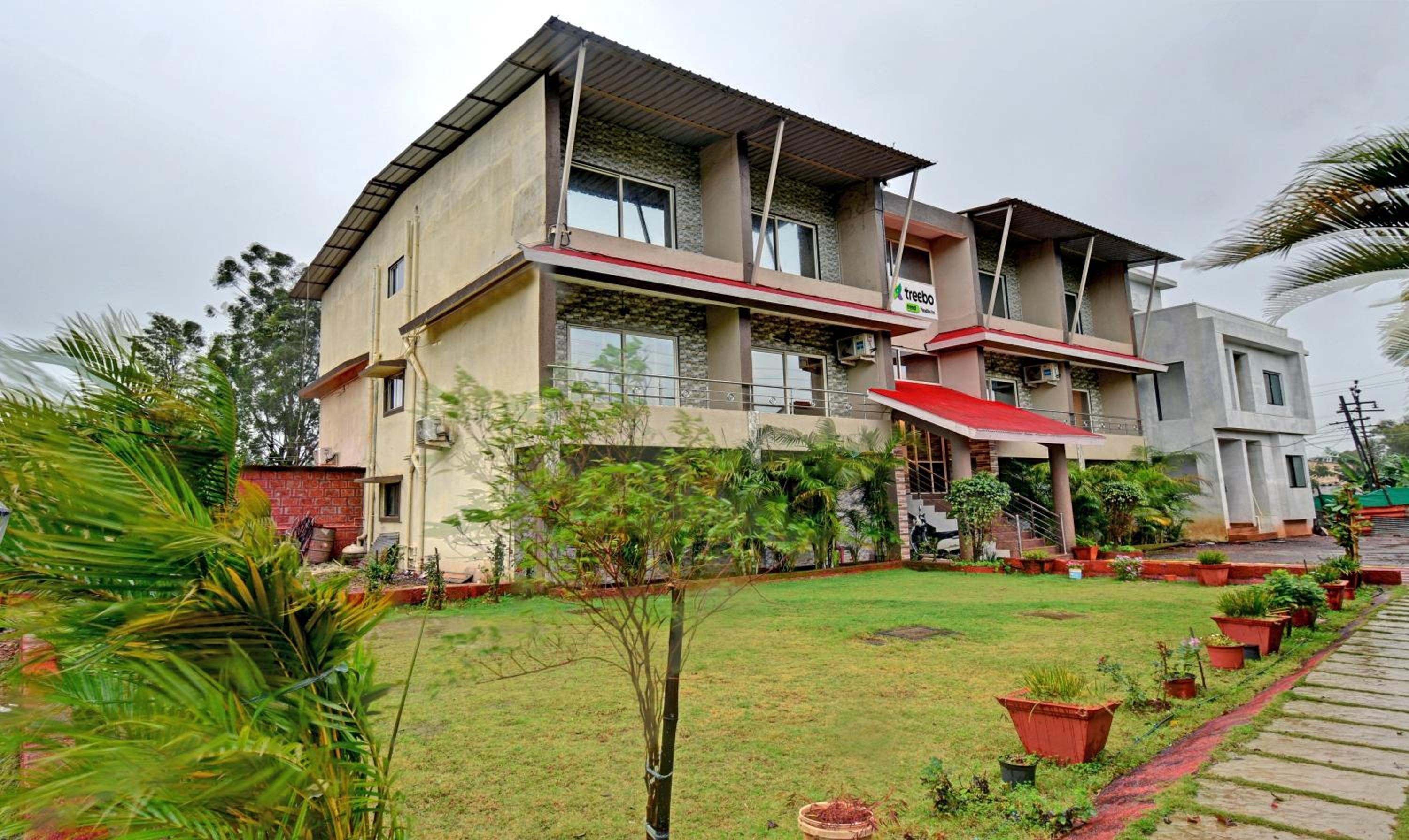 Treebo Paradise Inn with Mountain View