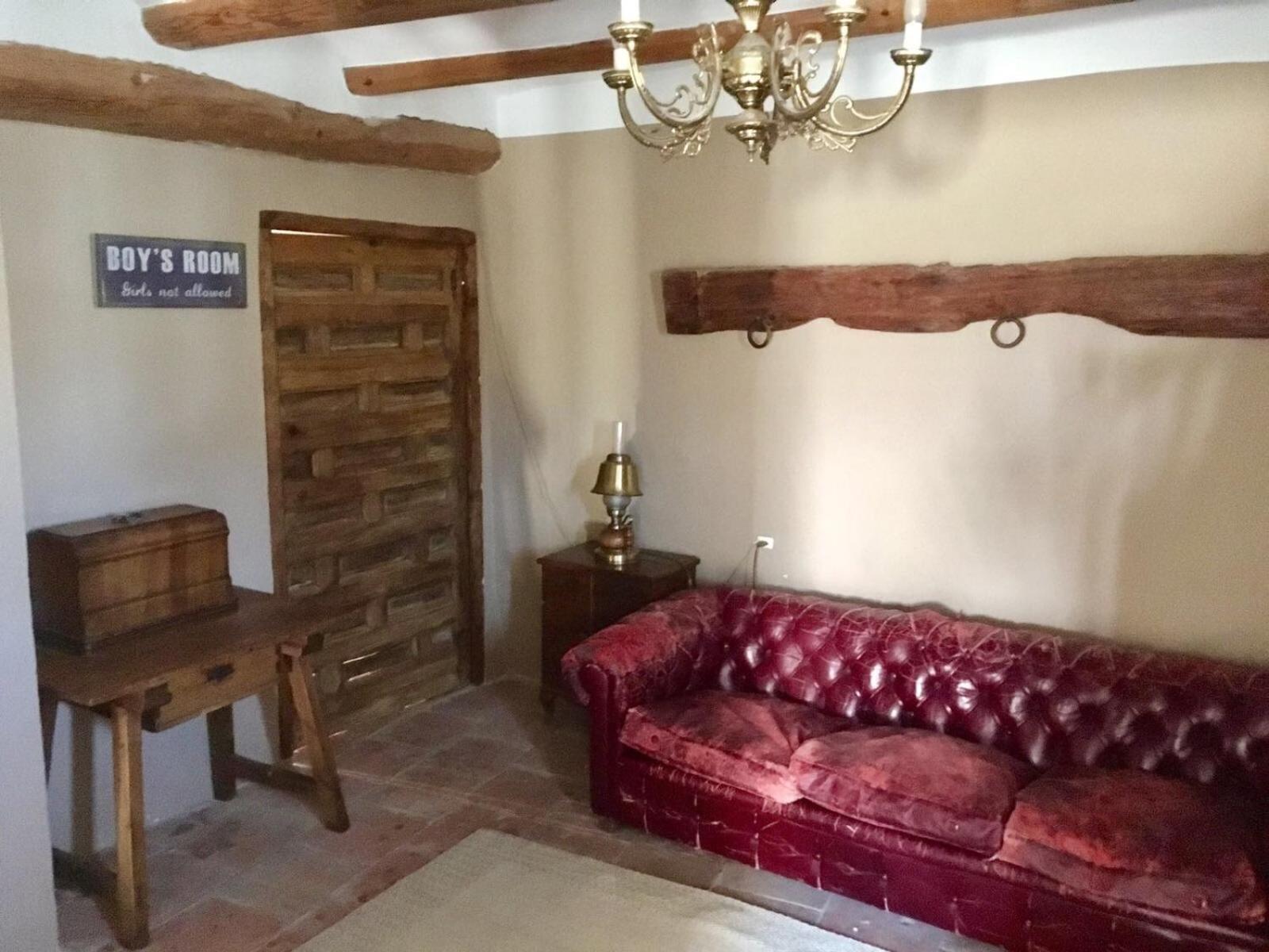 La Casa Amarilla