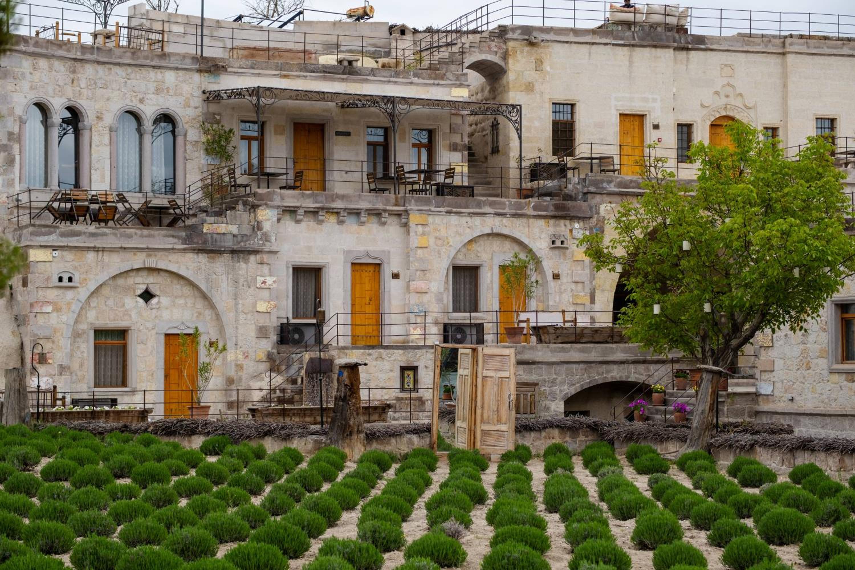 Hotel Design Cave Hotel - Image 1