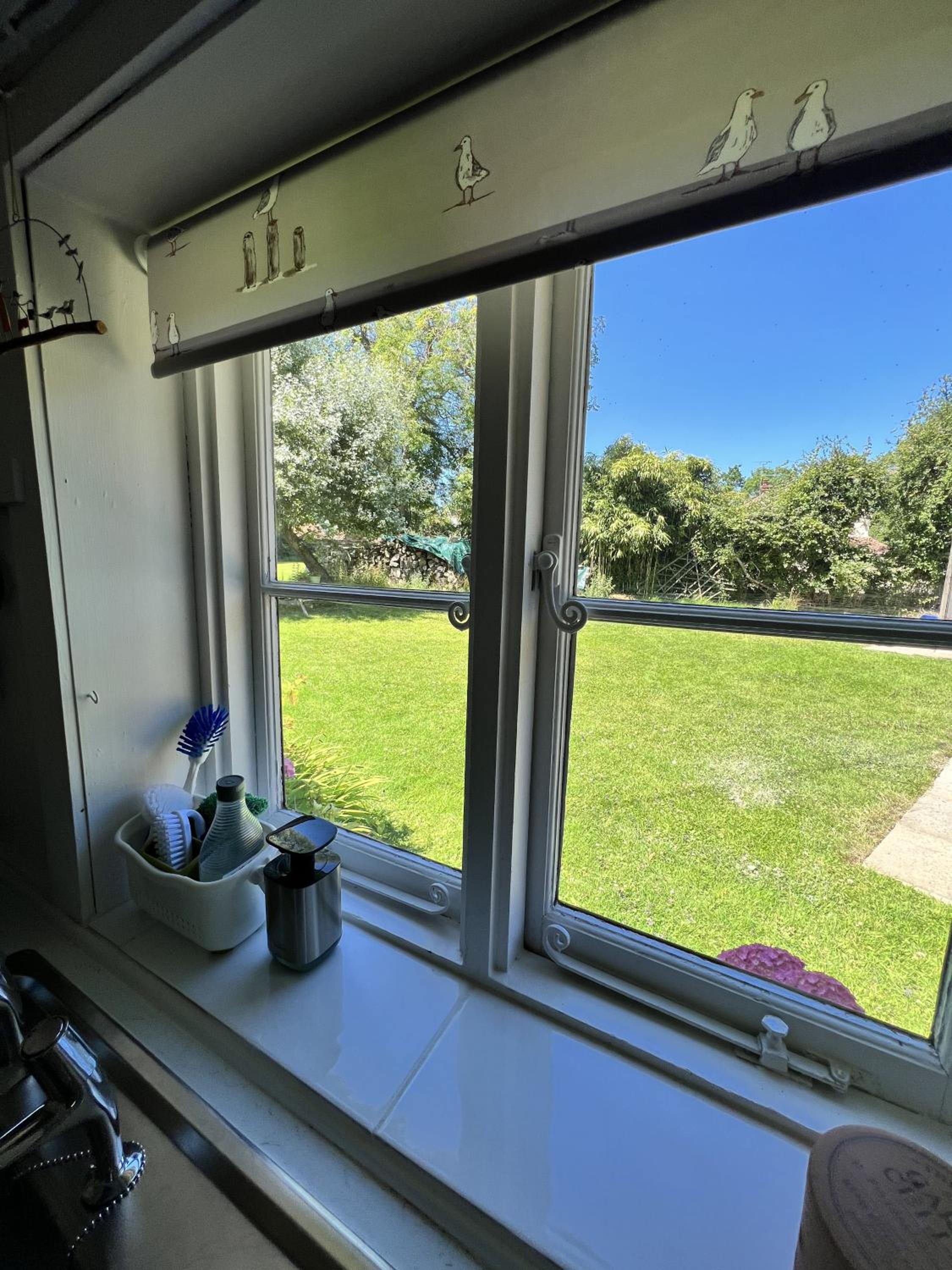 Adorable two bed Norfolk broads holiday home - river views with moorings & fishing view 4