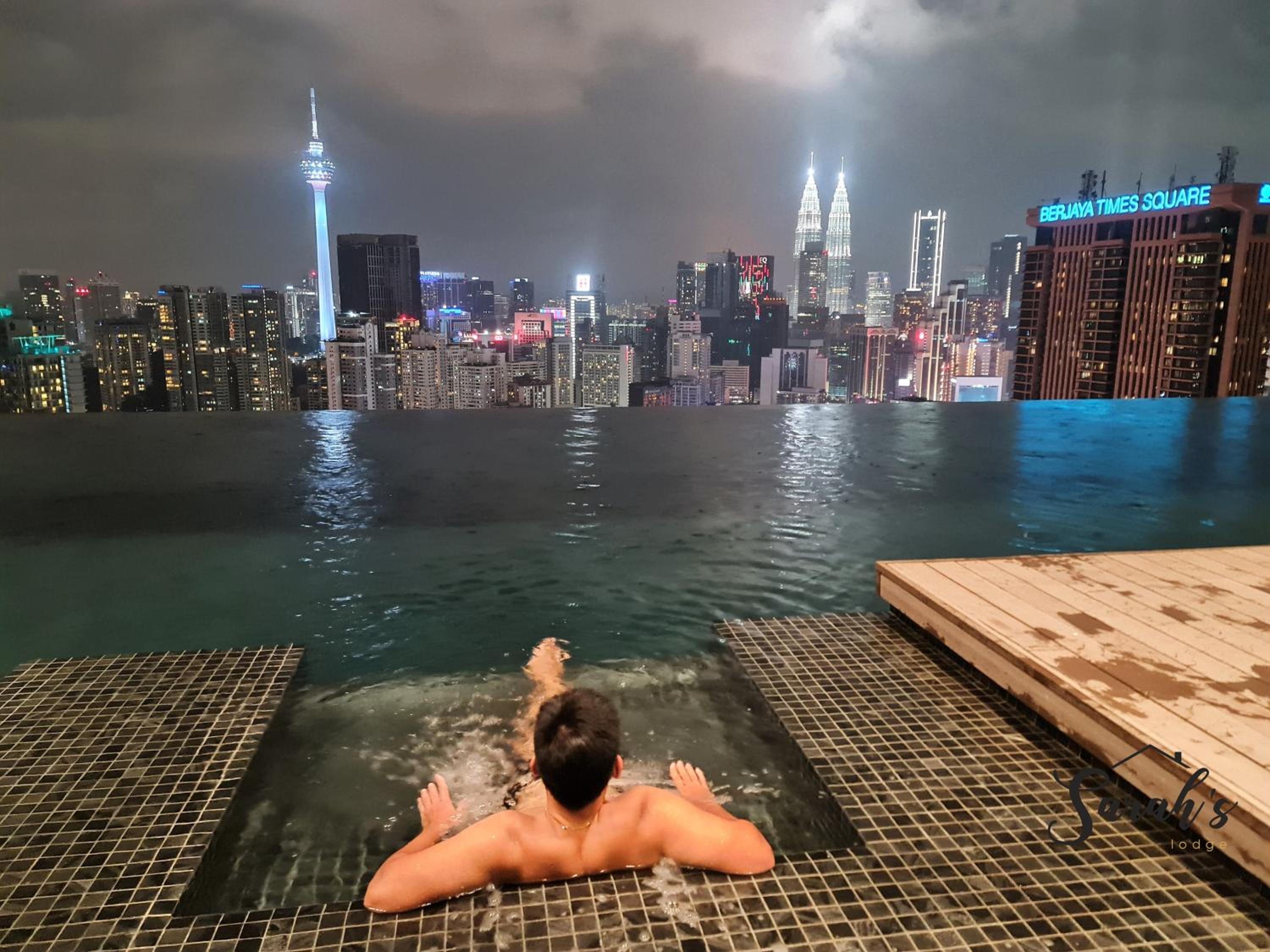 Lucentia Residence World Class Facilities Apartment Infinity Pool Stunning View