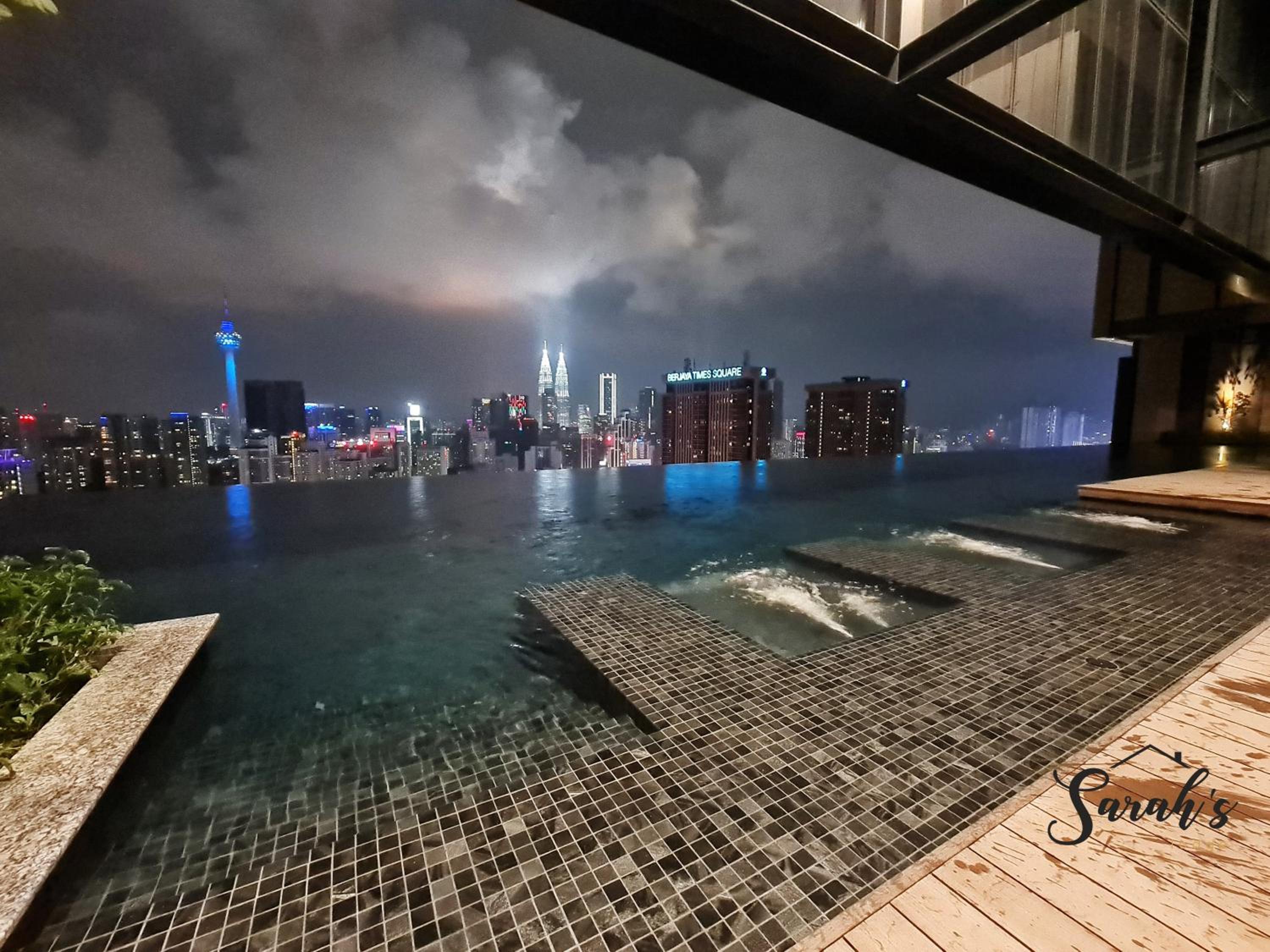 Lucentia Residence World Class Facilities Apartment Infinity Pool Stunning View