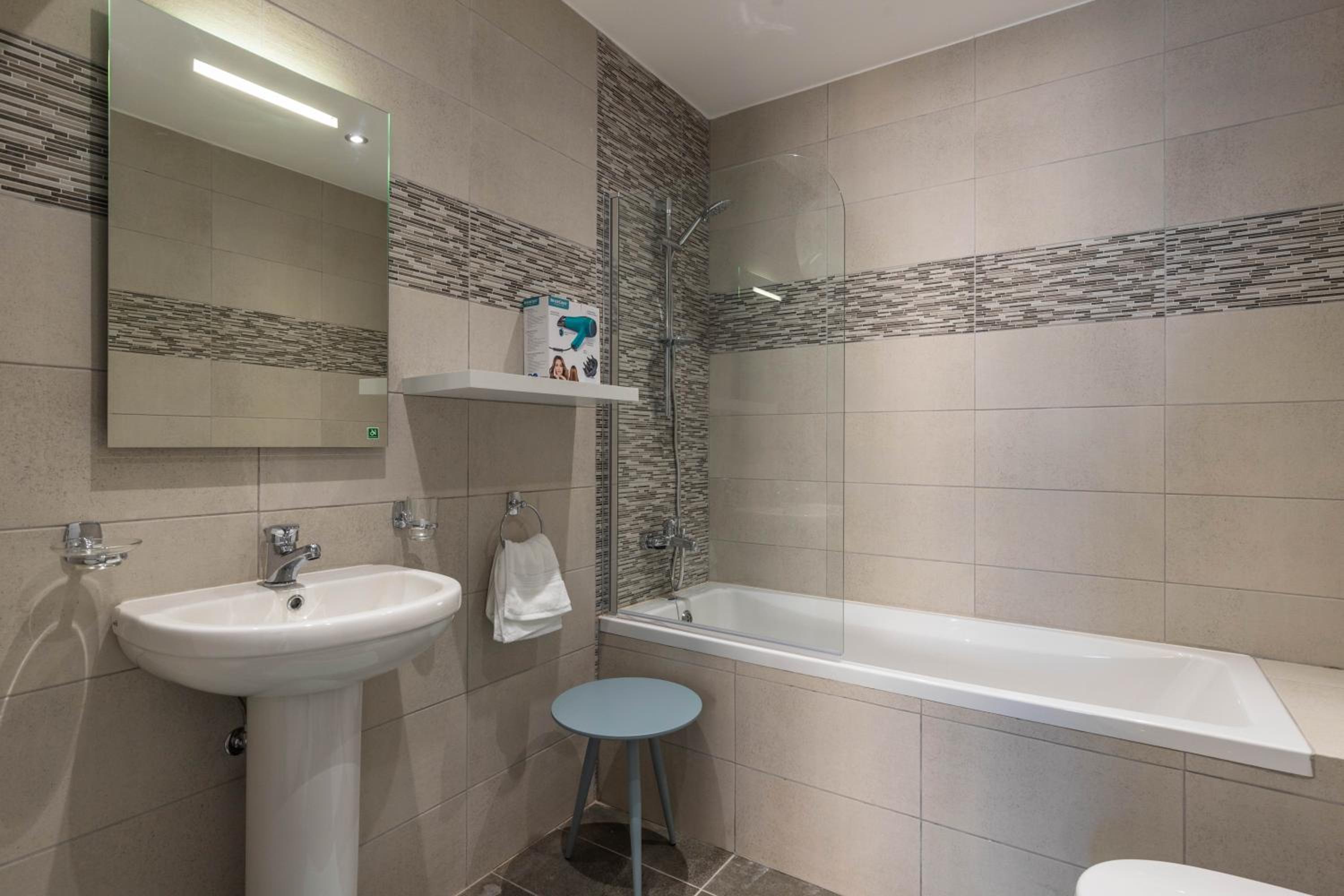 Sliema Bedrooms with ensuite bathrooms