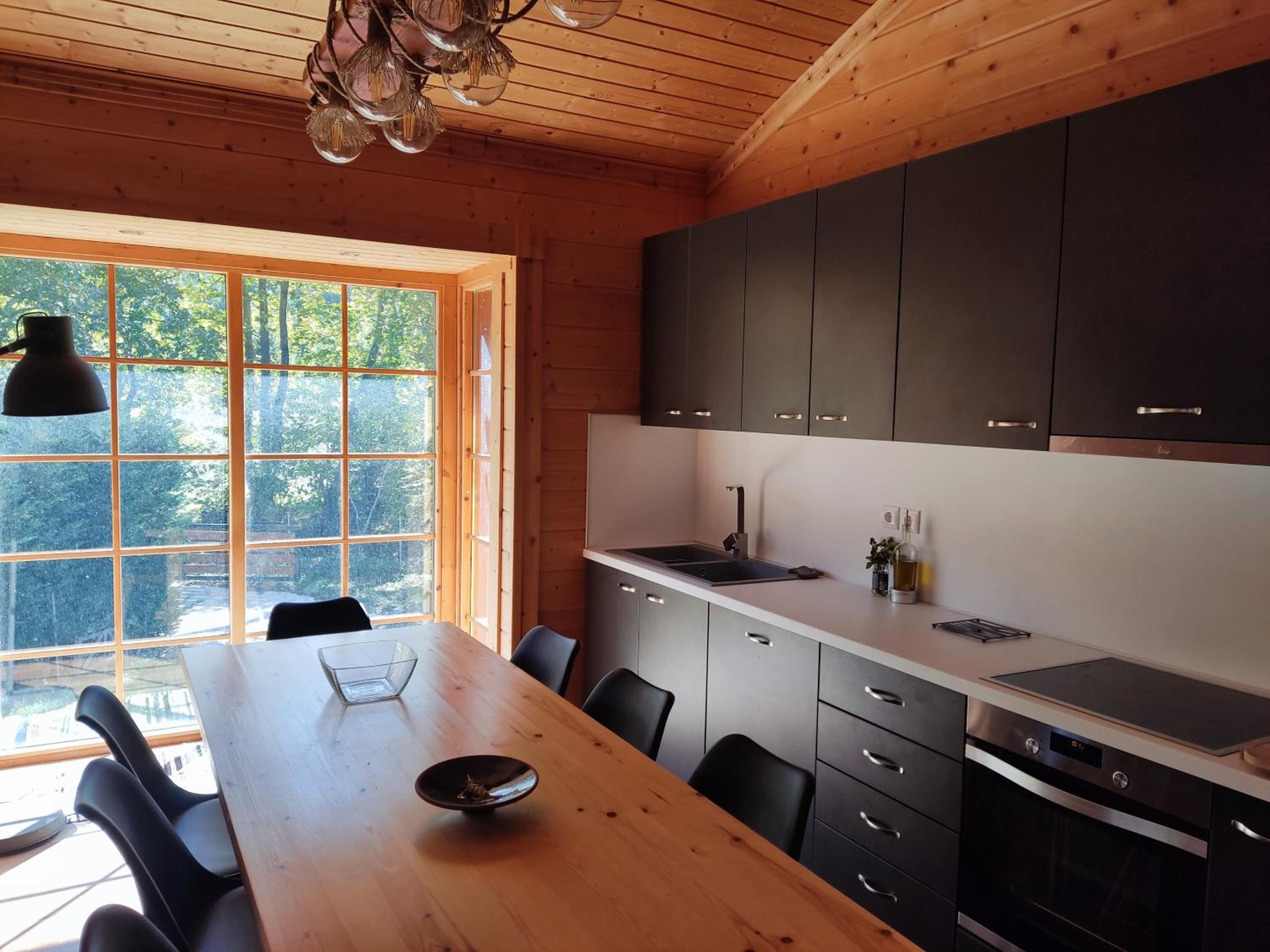 Riverside Forest Retreat-Chalet