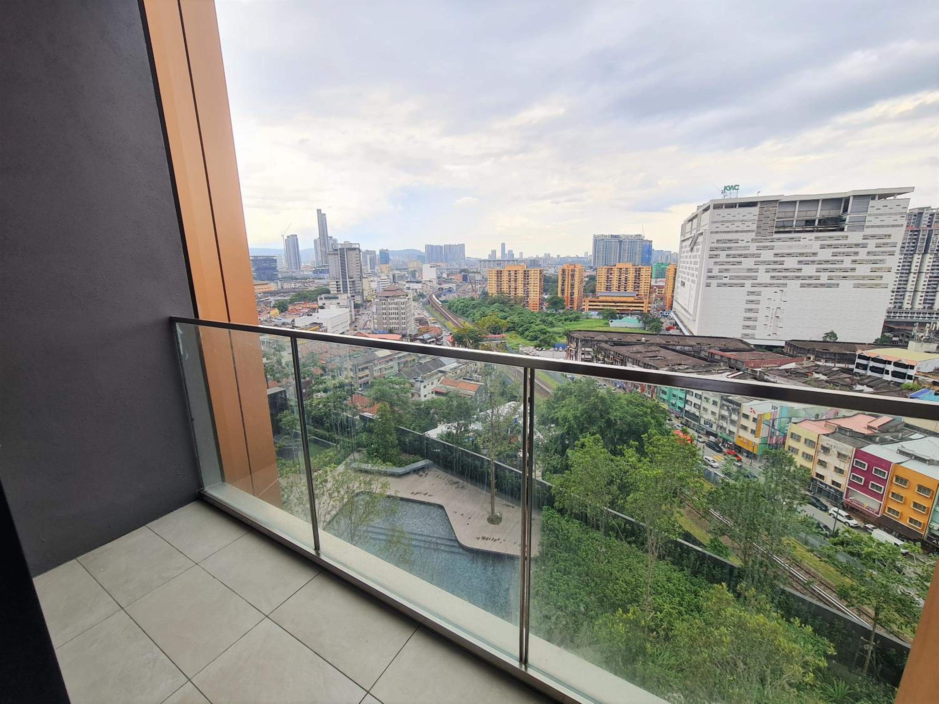 Lucentia Residence World Class Facilities Apartment Infinity Pool Stunning View