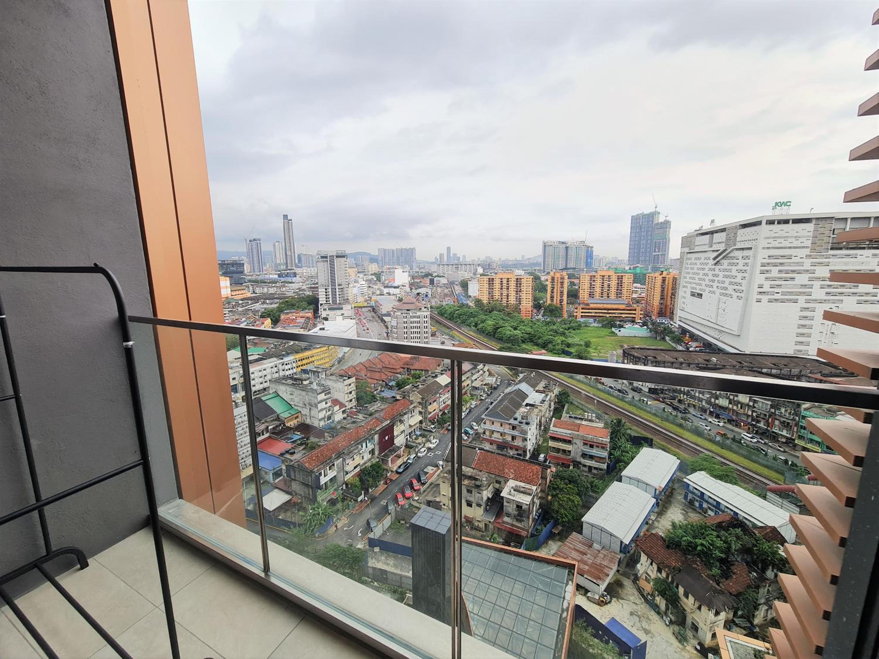 Lucentia Residence World Class Facilities Apartment Infinity Pool Stunning View