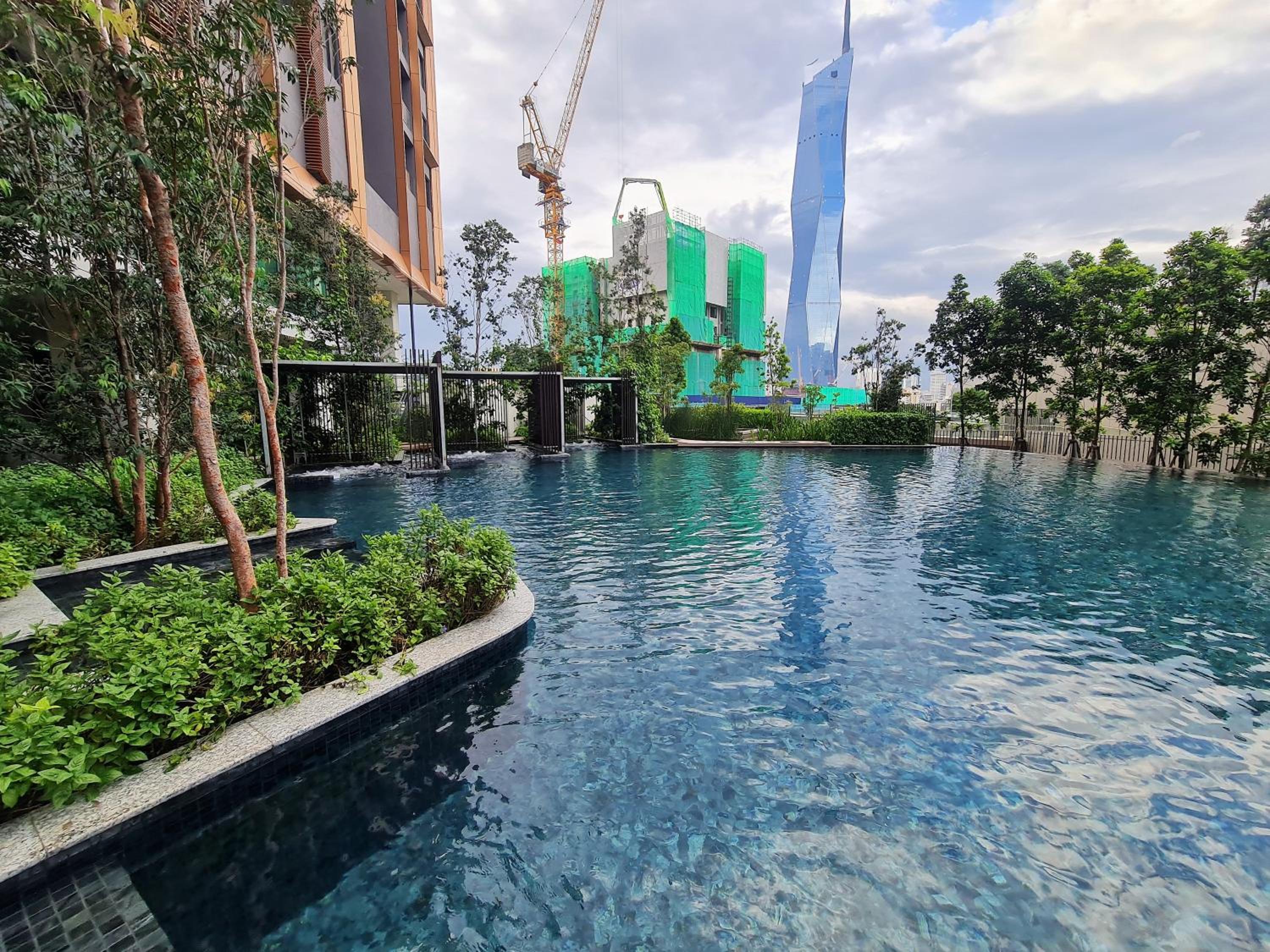 Lucentia Residence World Class Facilities Apartment Infinity Pool Stunning View