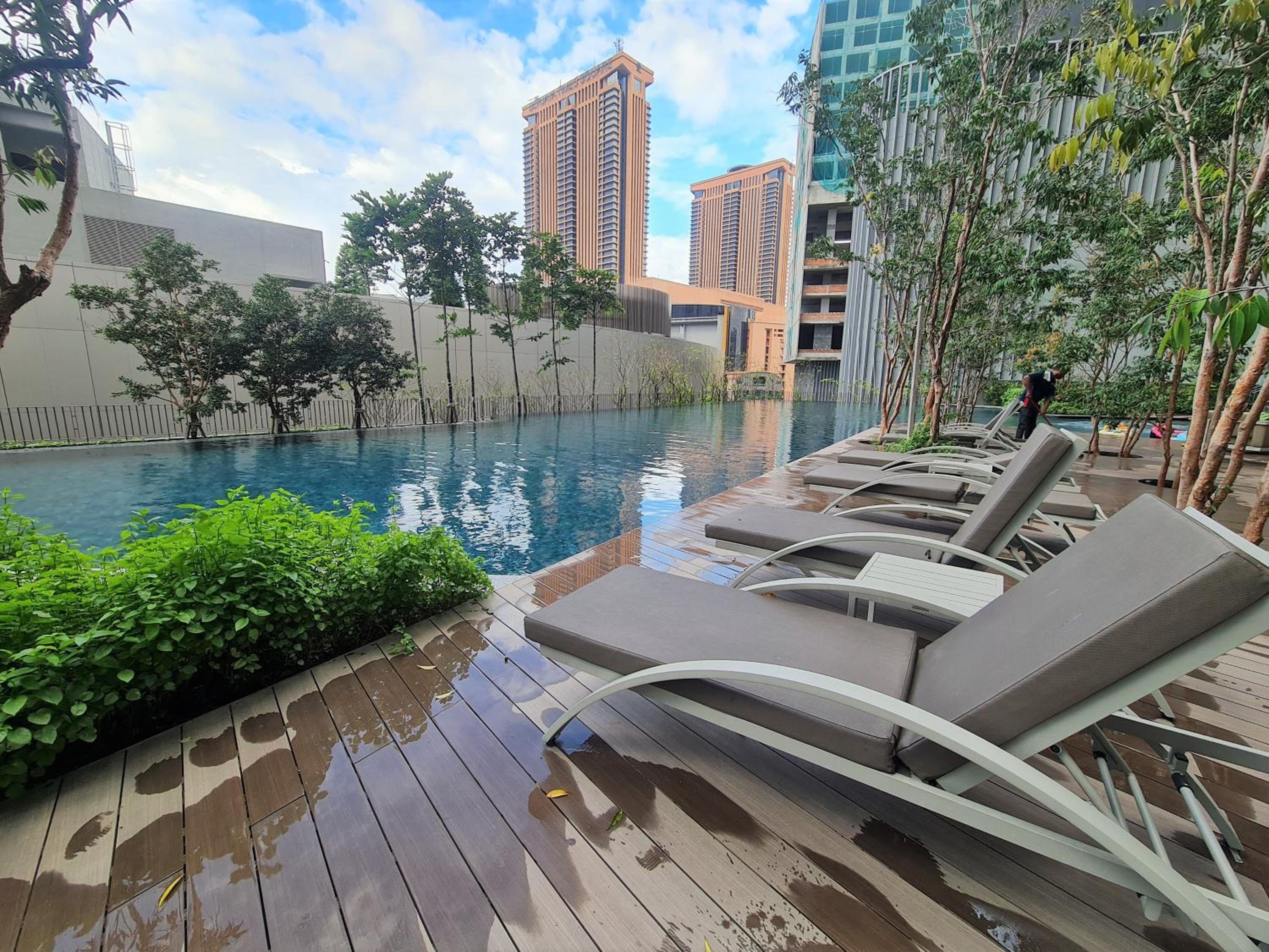 Lucentia Residence World Class Facilities Apartment Infinity Pool Stunning View