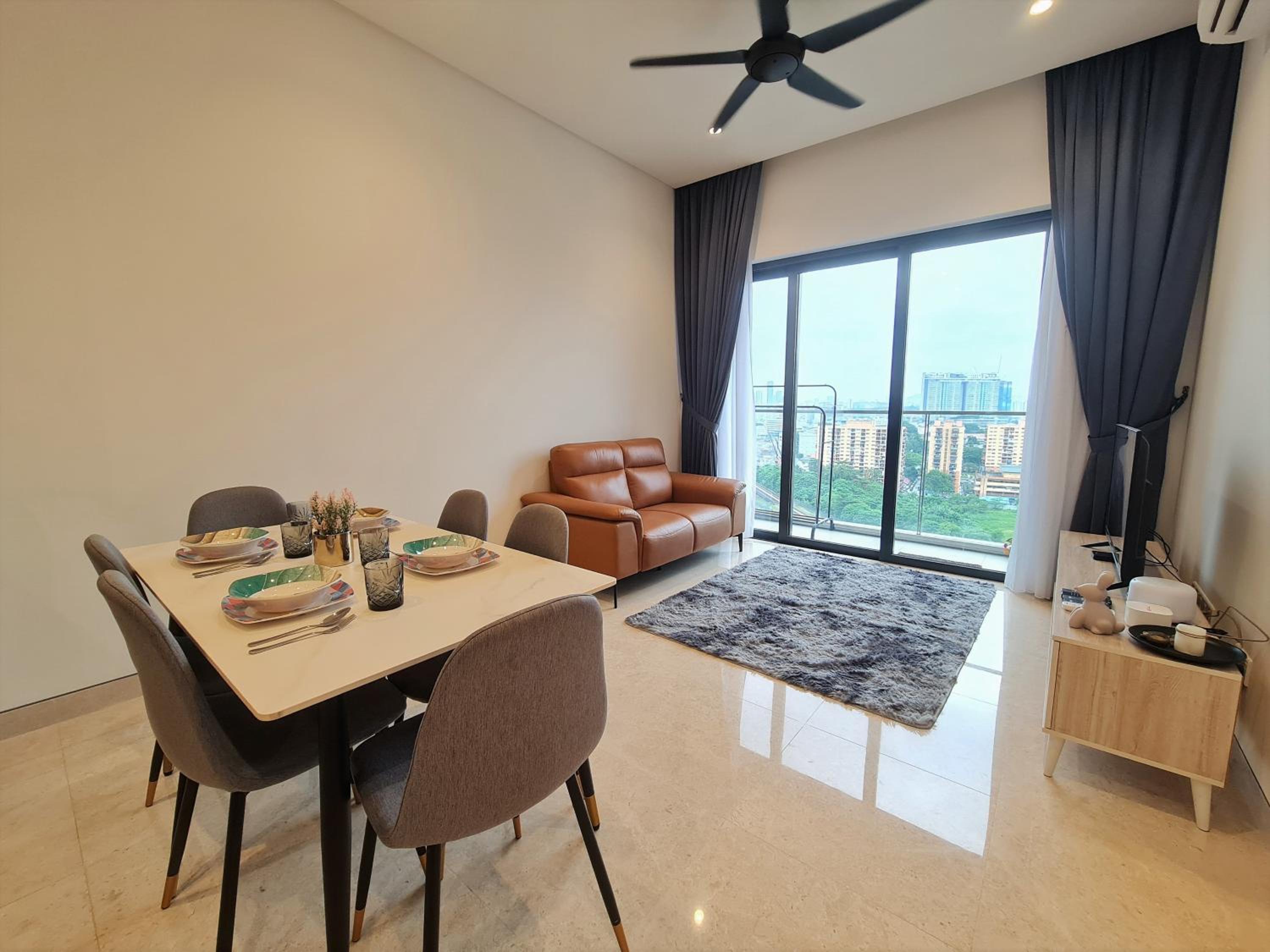 Lucentia Residence World Class Facilities Apartment Infinity Pool Stunning View