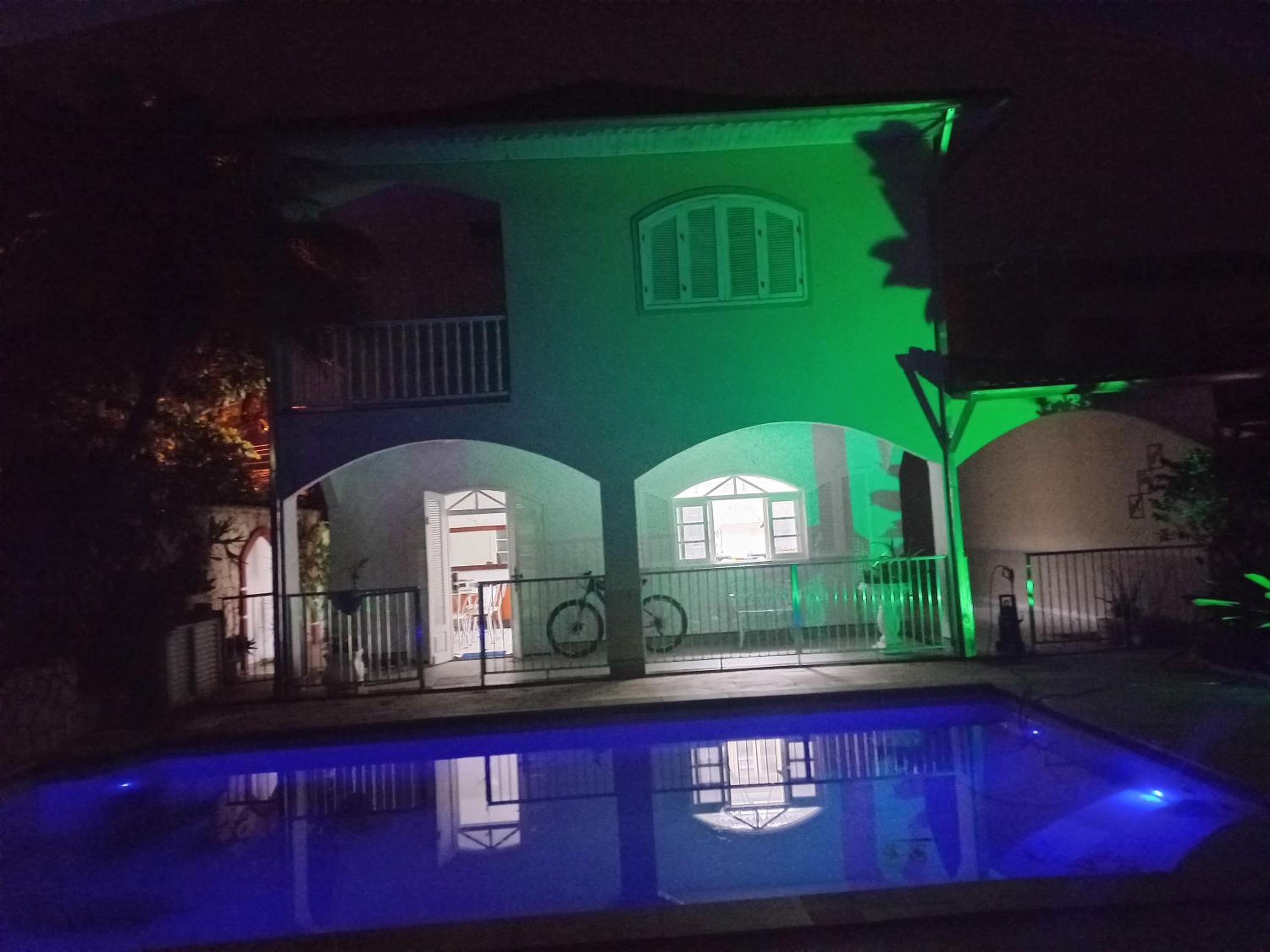 Casa de novela , Sol e piscina