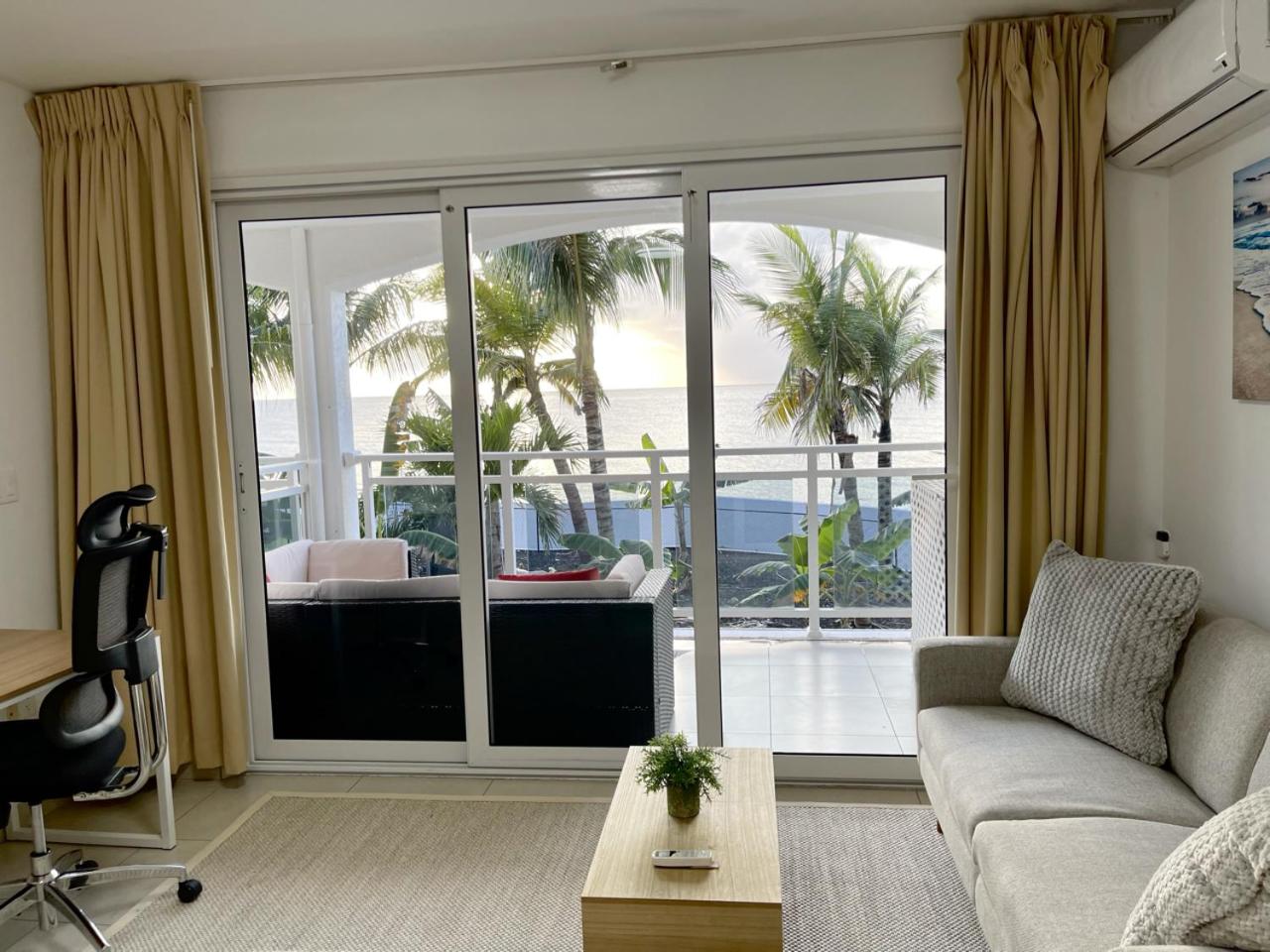 Maho Beach Bright Studio, Ocean View view 3