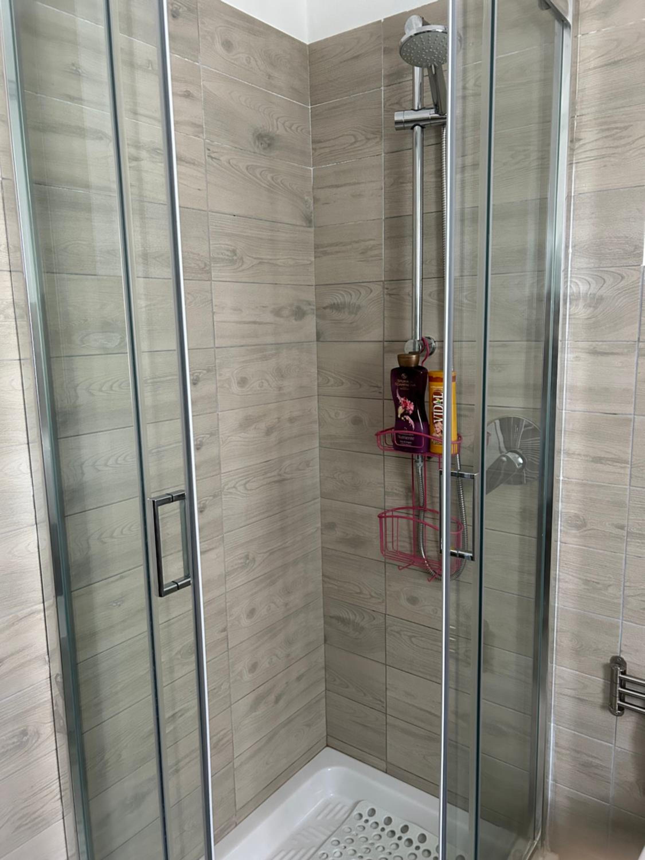 Takápradalù en Cisterna dʼAsti — bathroom