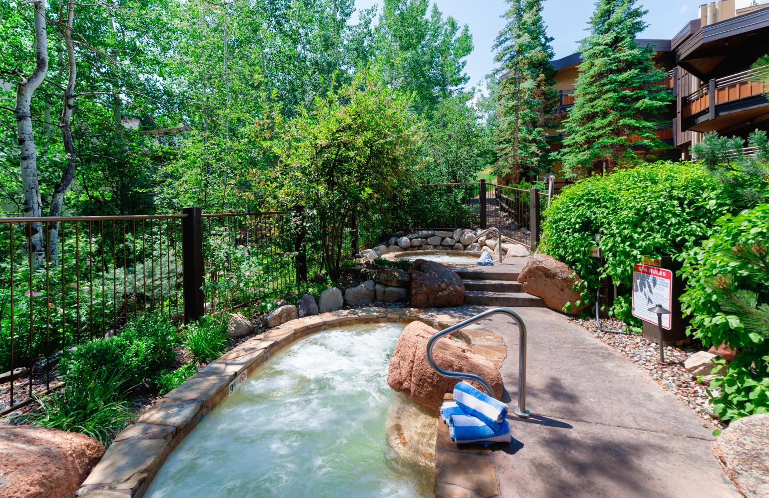 Laurelwood Condominiums 115 - Property Image 5