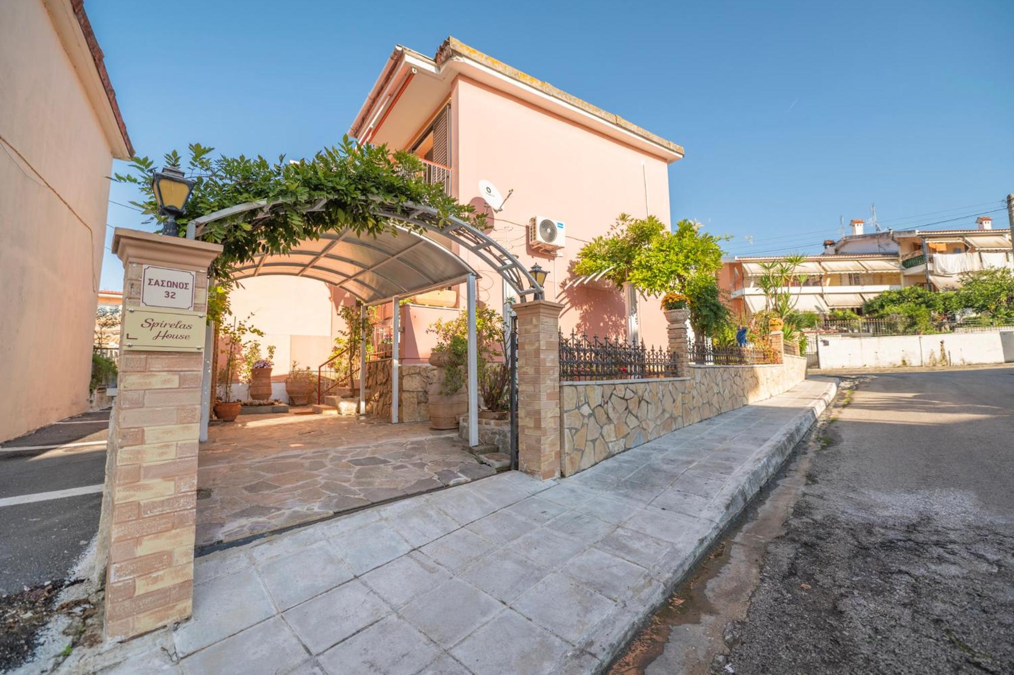 Spirelas House Private Parking 15min from town view 4