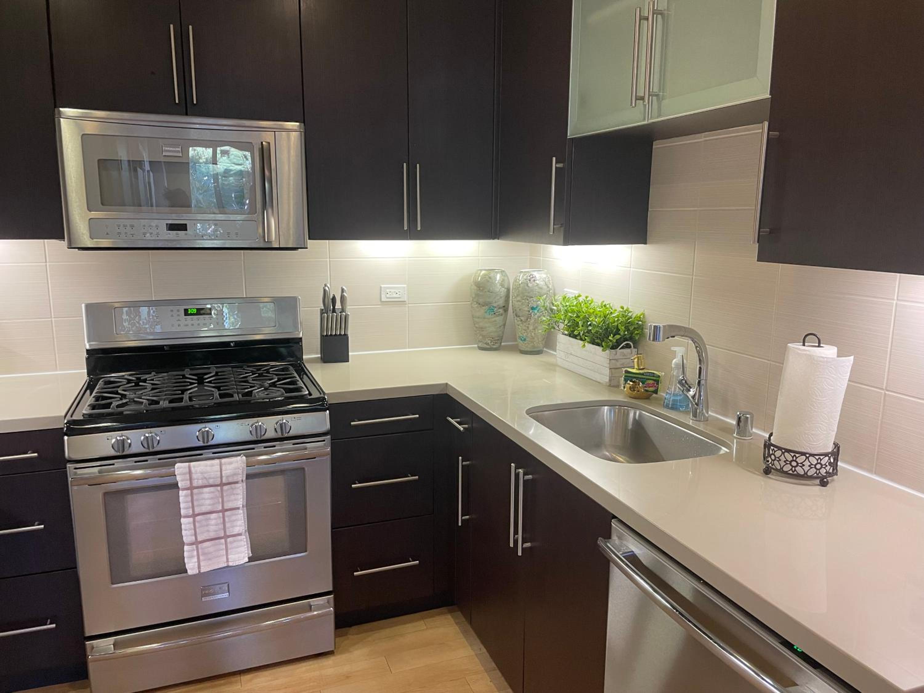 Los Angeles Vacations - Super-Cute 2/2 apartment in Santa Monica with free parking - Property Image 4