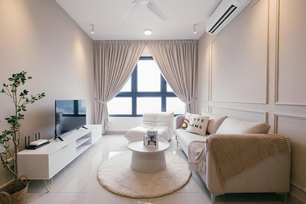 M Vertica French Design Infinity Pool Sunway Velocity 3BR7pax