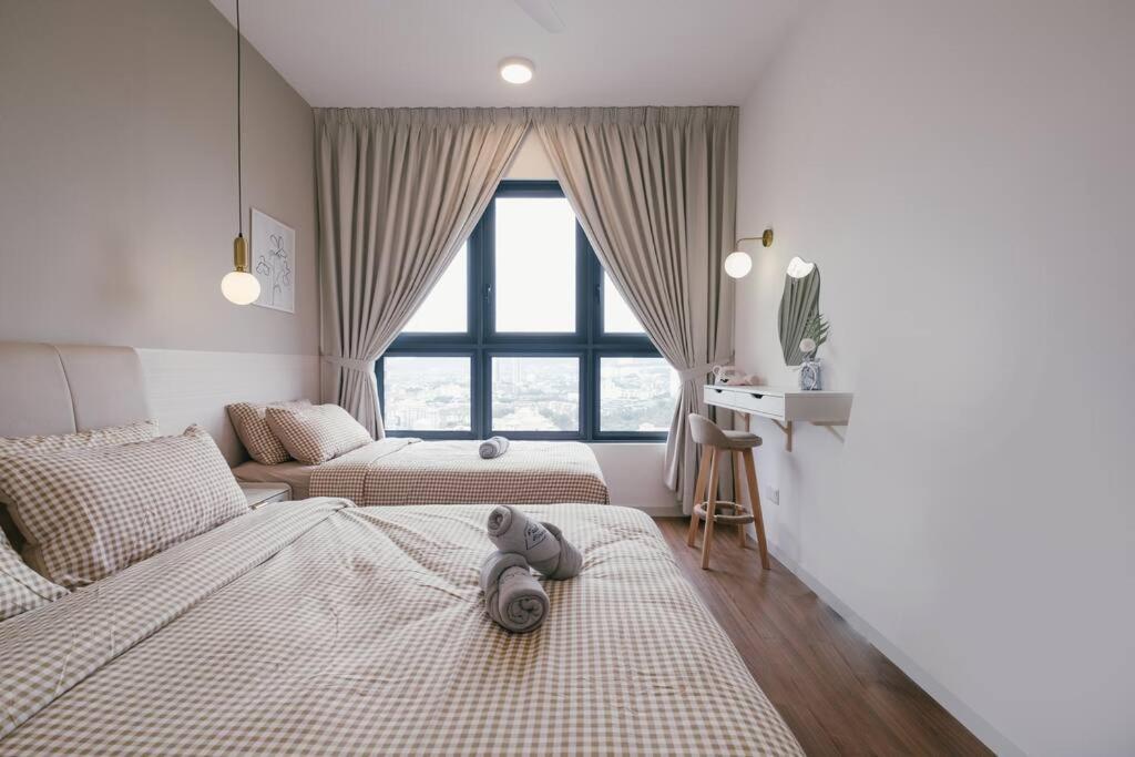 M Vertica French Design Infinity Pool Sunway Velocity 3BR7pax