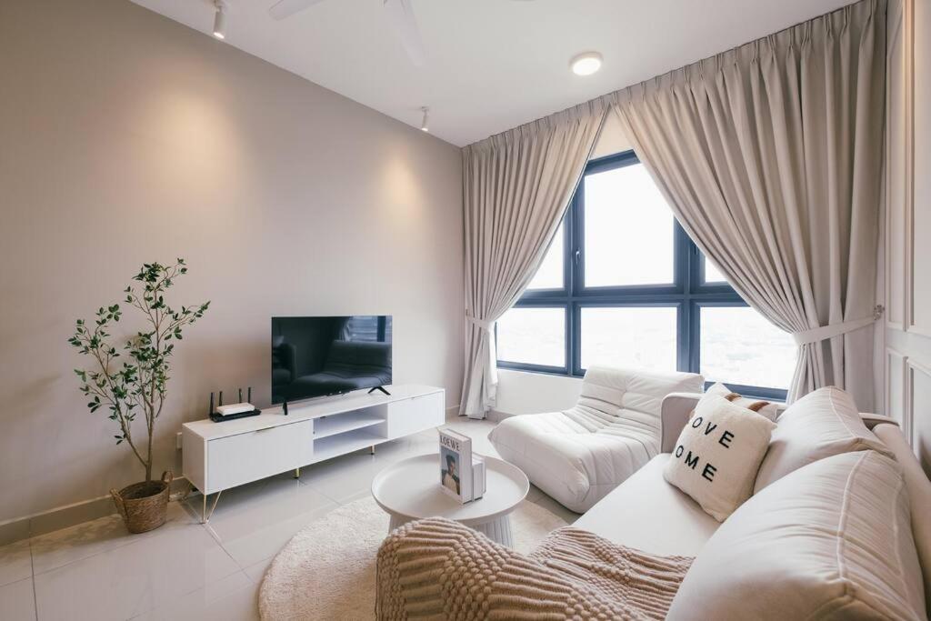 M Vertica French Design Infinity Pool Sunway Velocity 3BR7pax