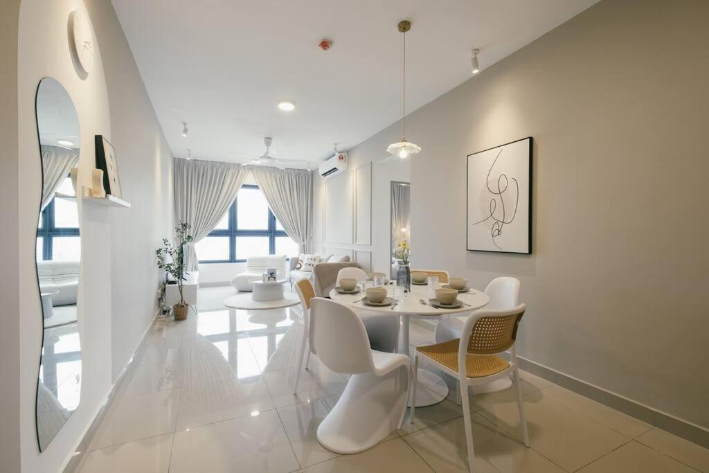 M Vertica French Design Infinity Pool Sunway Velocity 3BR7pax