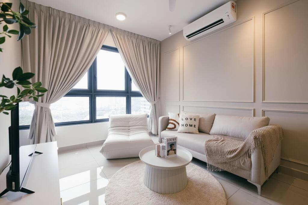 M Vertica French Design Infinity Pool Sunway Velocity 3BR7pax