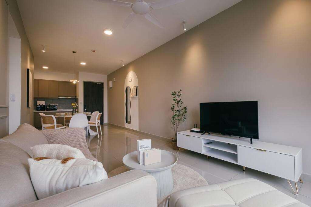 M Vertica French Design Infinity Pool Sunway Velocity 3BR7pax