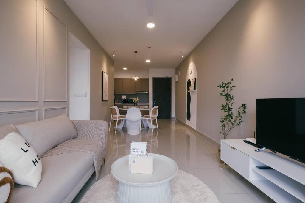 M Vertica French Design Infinity Pool Sunway Velocity 3BR7pax