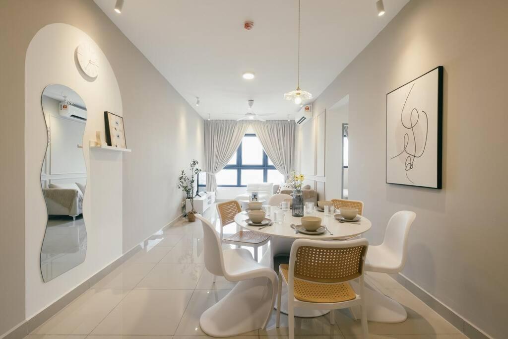 M Vertica French Design Infinity Pool Sunway Velocity 3BR7pax