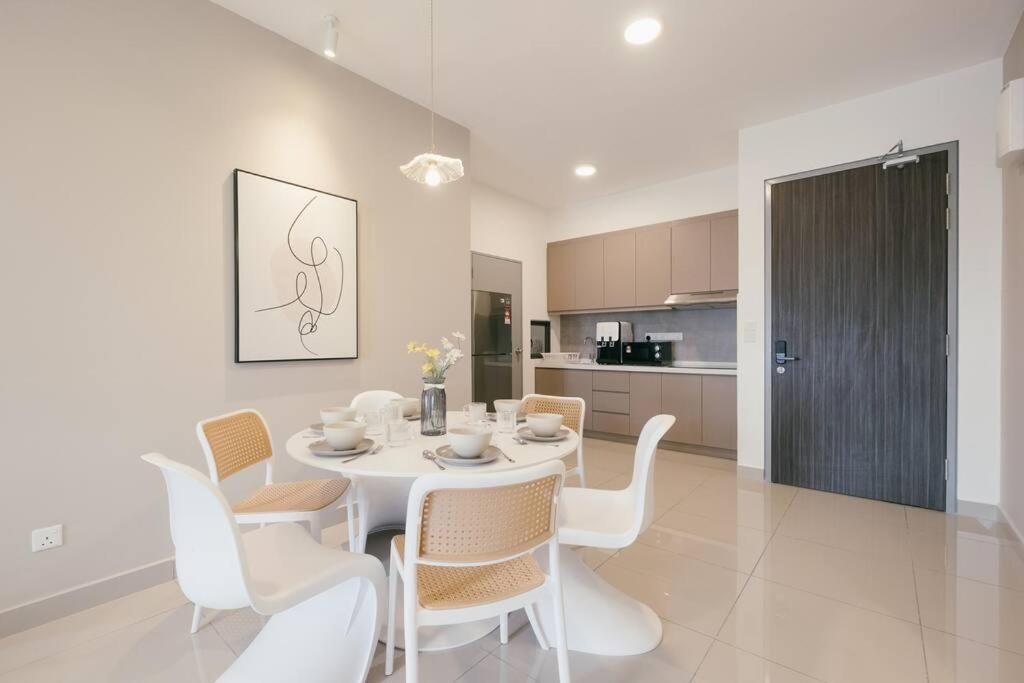 M Vertica French Design Infinity Pool Sunway Velocity 3BR7pax