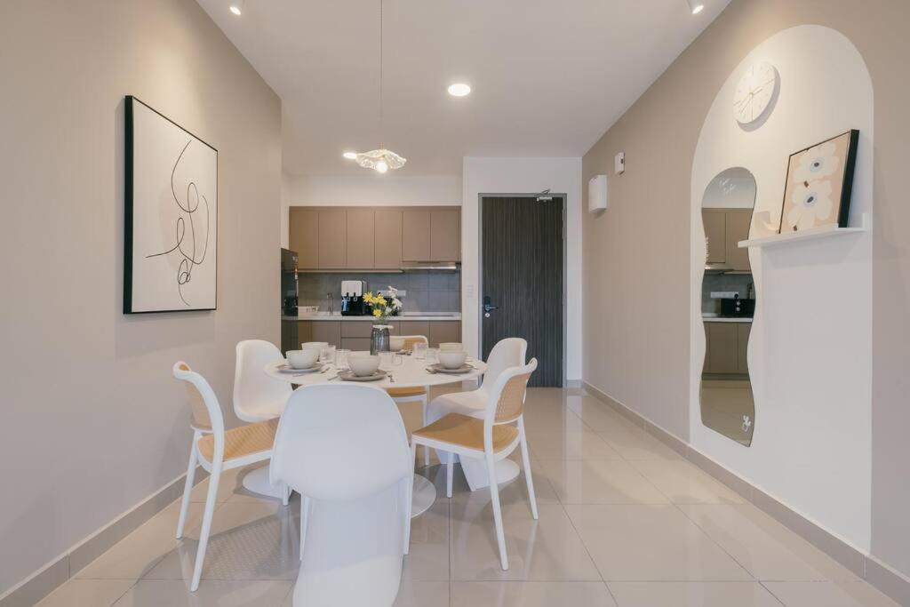 M Vertica French Design Infinity Pool Sunway Velocity 3BR7pax