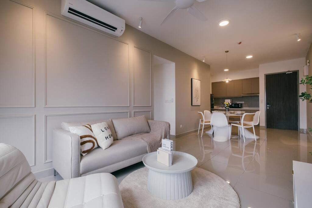 M Vertica French Design Infinity Pool Sunway Velocity 3BR7pax