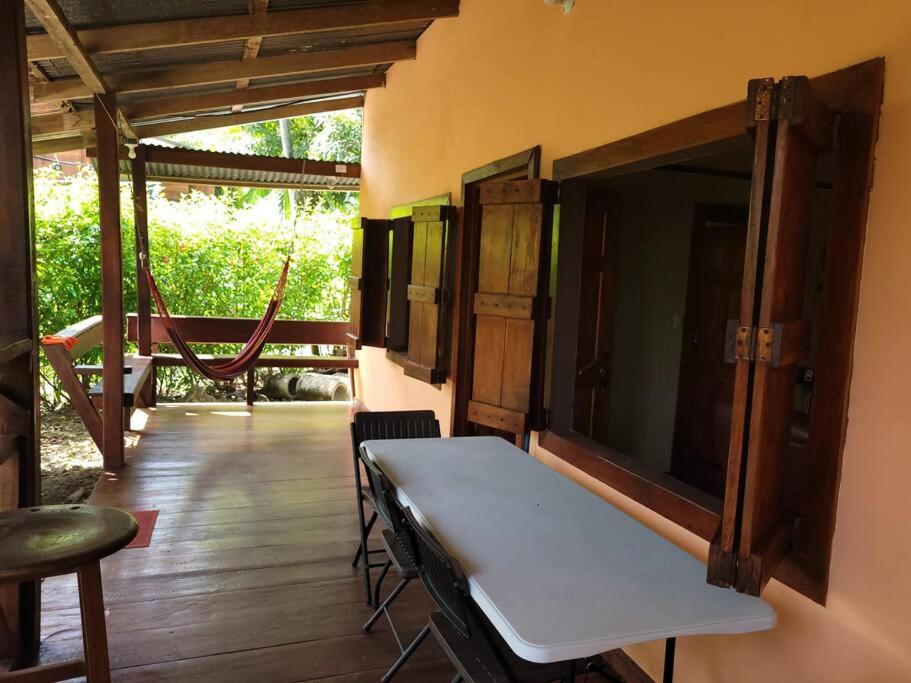 CASA VERO CAHUITA, A 100 M. DEL PARQUE NACIONAL