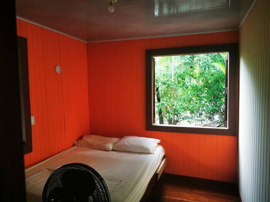 CASA VERO CAHUITA, A 100 M. DEL PARQUE NACIONAL